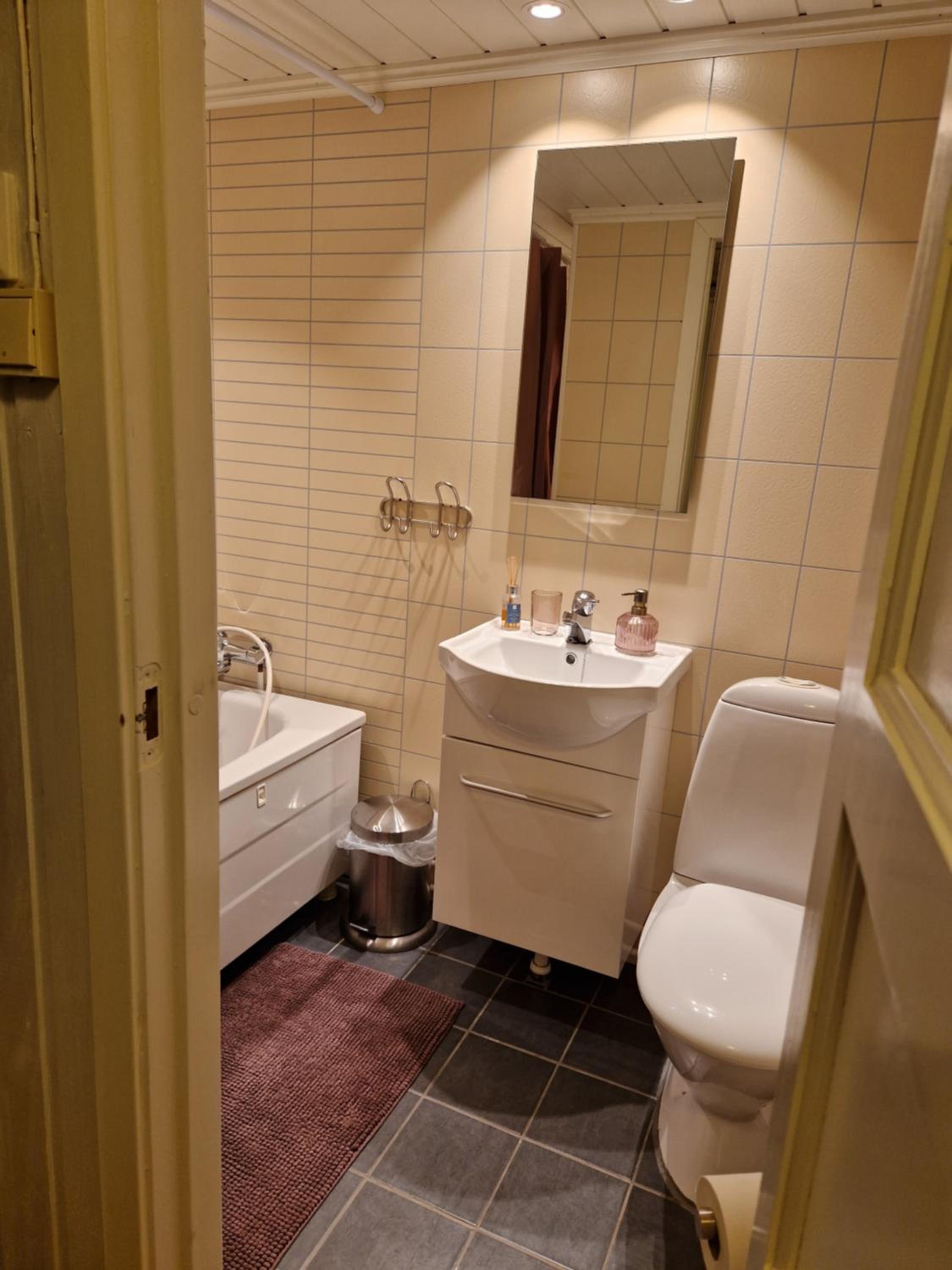 Your place to stay in Lofoten at our family house! view 4