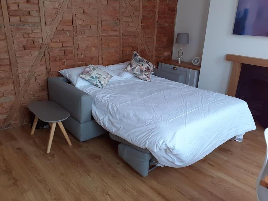 Apartment 4 at Number 8 in City centre with kitchenette view 2