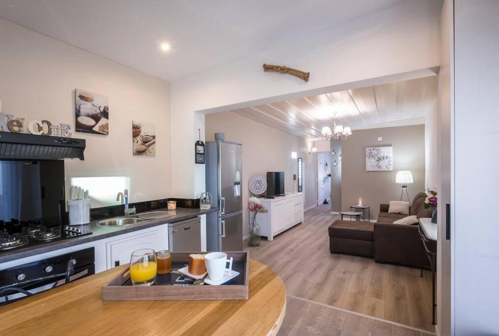 Tiny Badamier Blanc appartement 4 étoiles 2 à 4 personnes piscinelle chauffée view 4