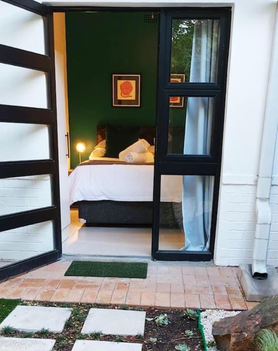 Modern, cozy private studio with garden, self check-in