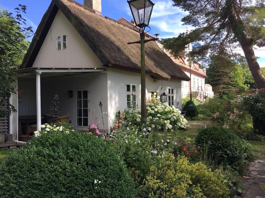 Zauberhaftes englisches Cottage am Gutshaus