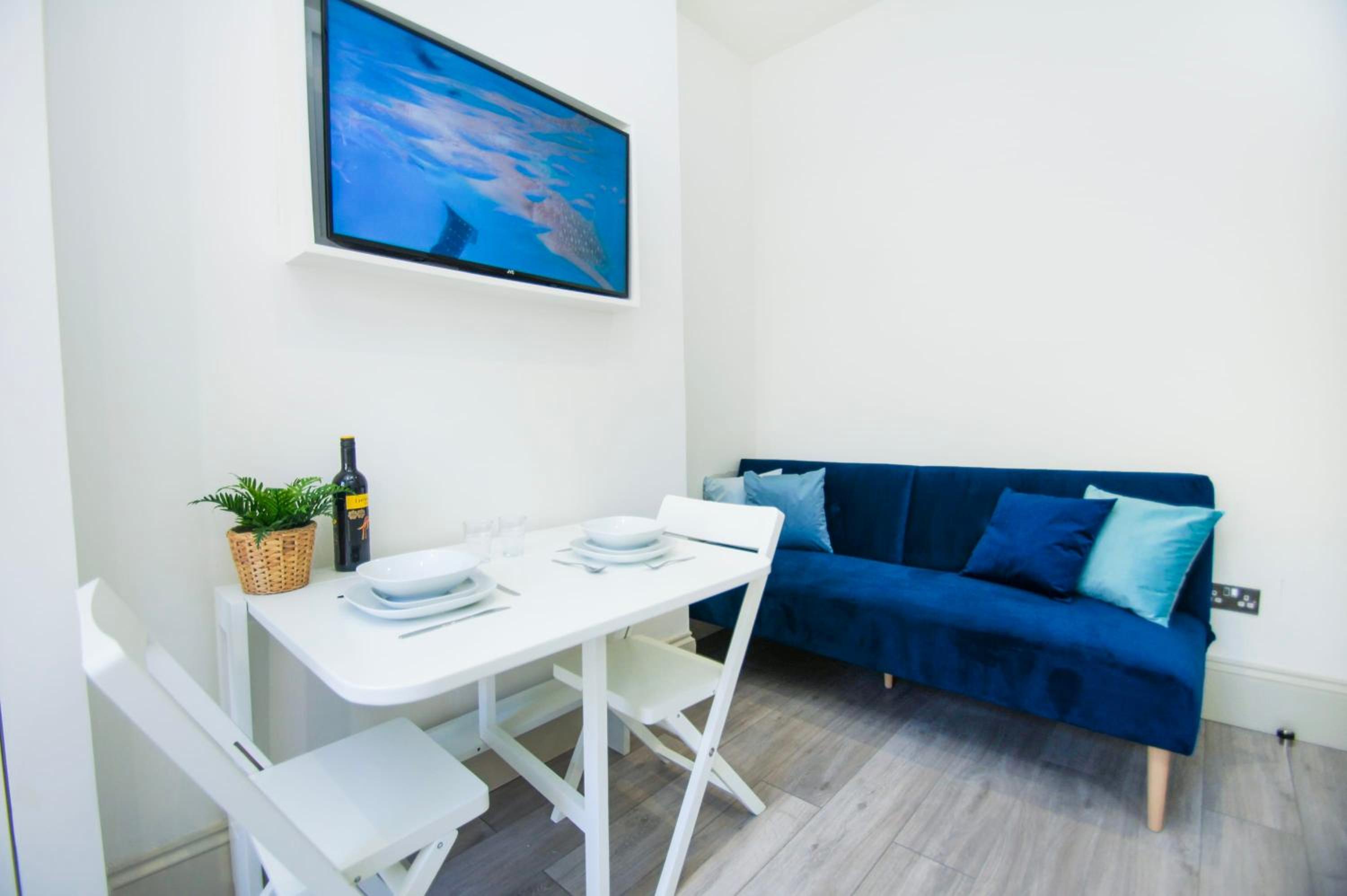 SoBo Studio 2 - by Brighton Holiday Lets view 3