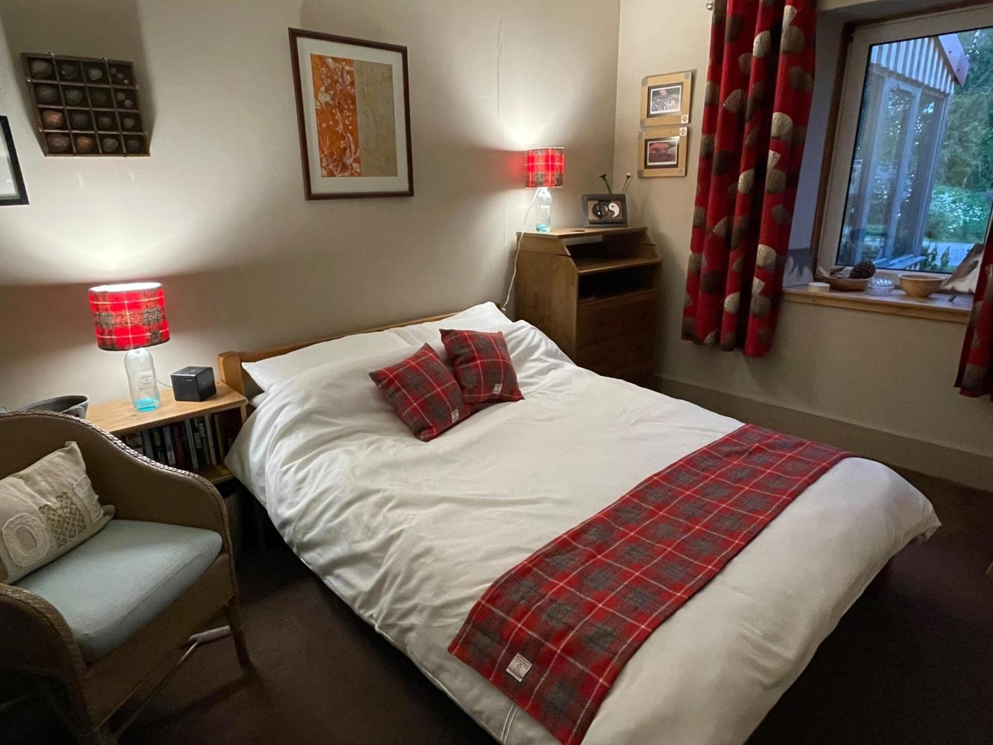 One bed cosy Highland cottage near Beauly view 2