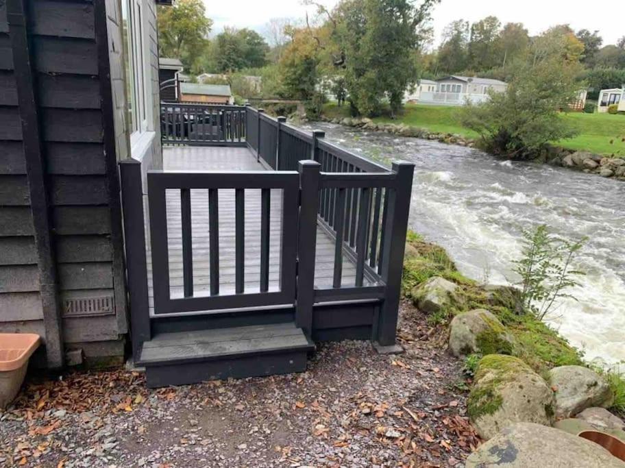 Stunning 3 Bed Riverside Cabin in Snowdonia view 4