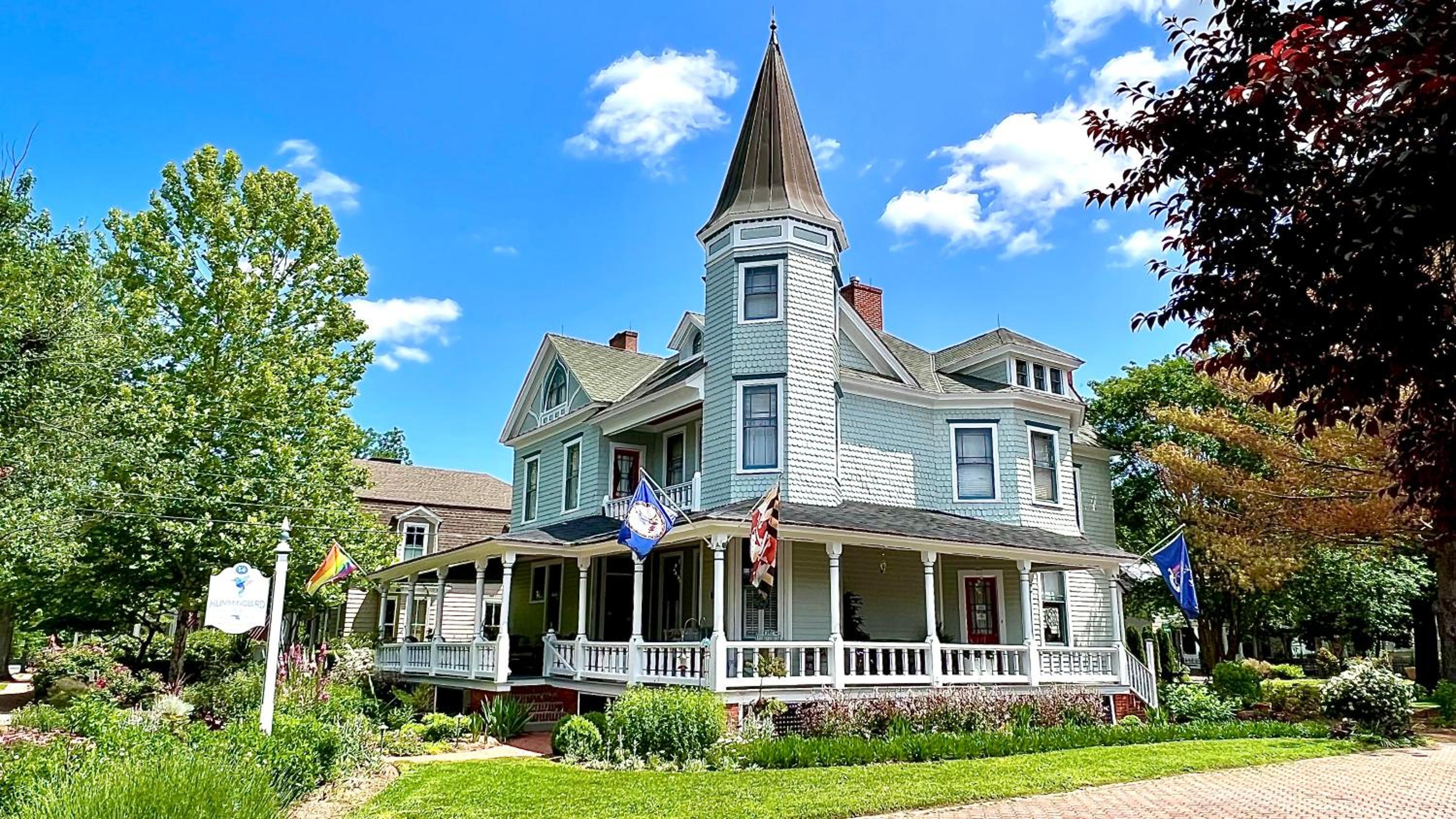 Hotel Hummingbird Inn