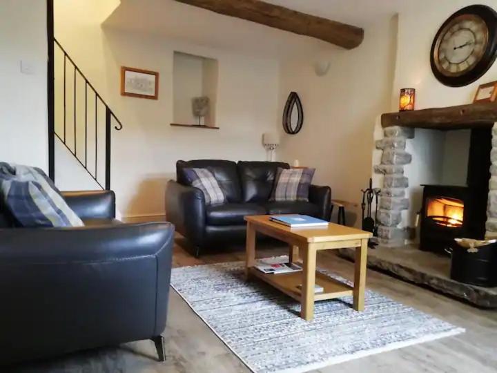 The Beautiful Bobbin - Premium Cottage with views, local walks, wood burner & pubs view 2