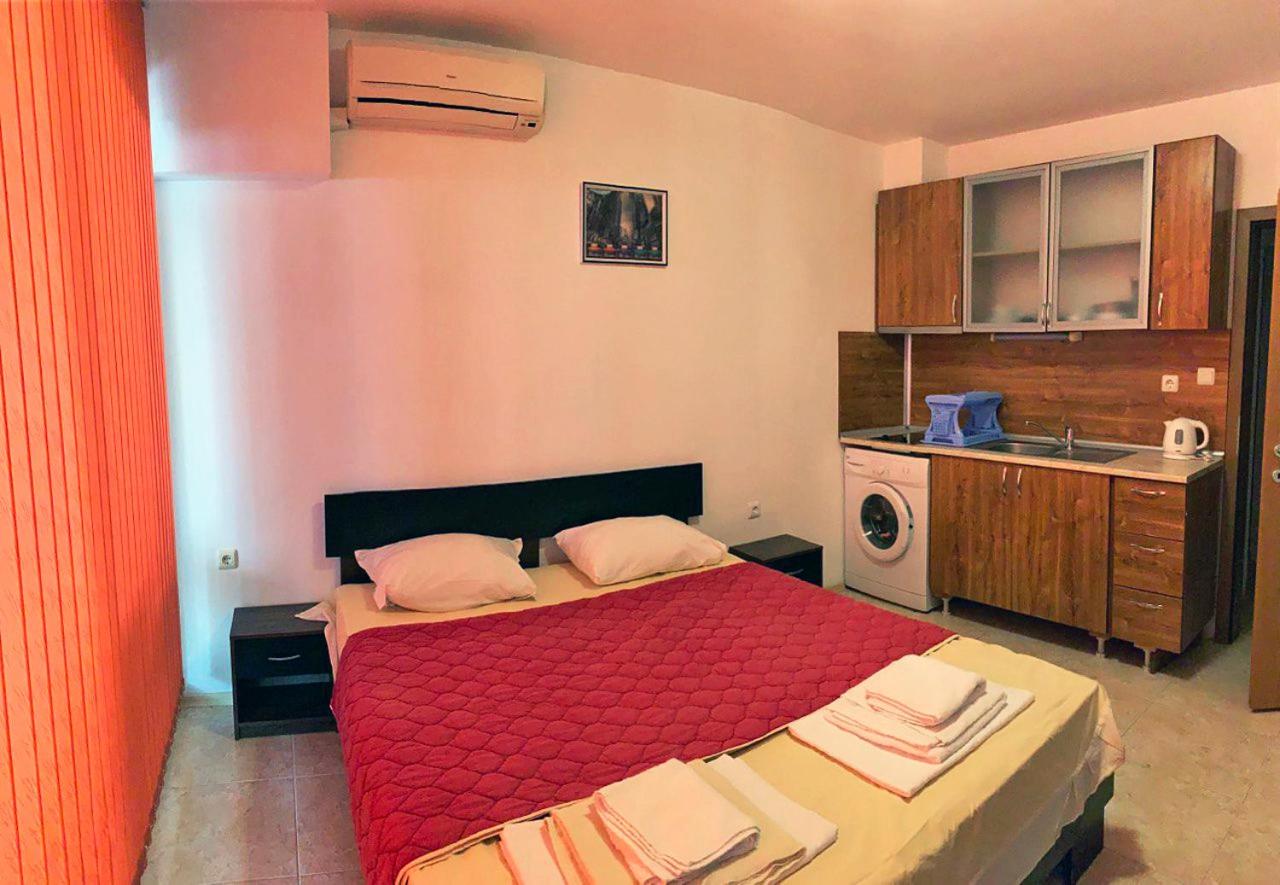 Studio with Large Terrace near Beach
