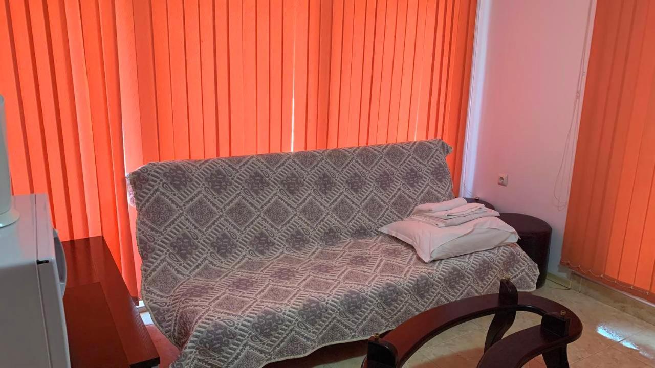 Studio with Large Terrace near Beach