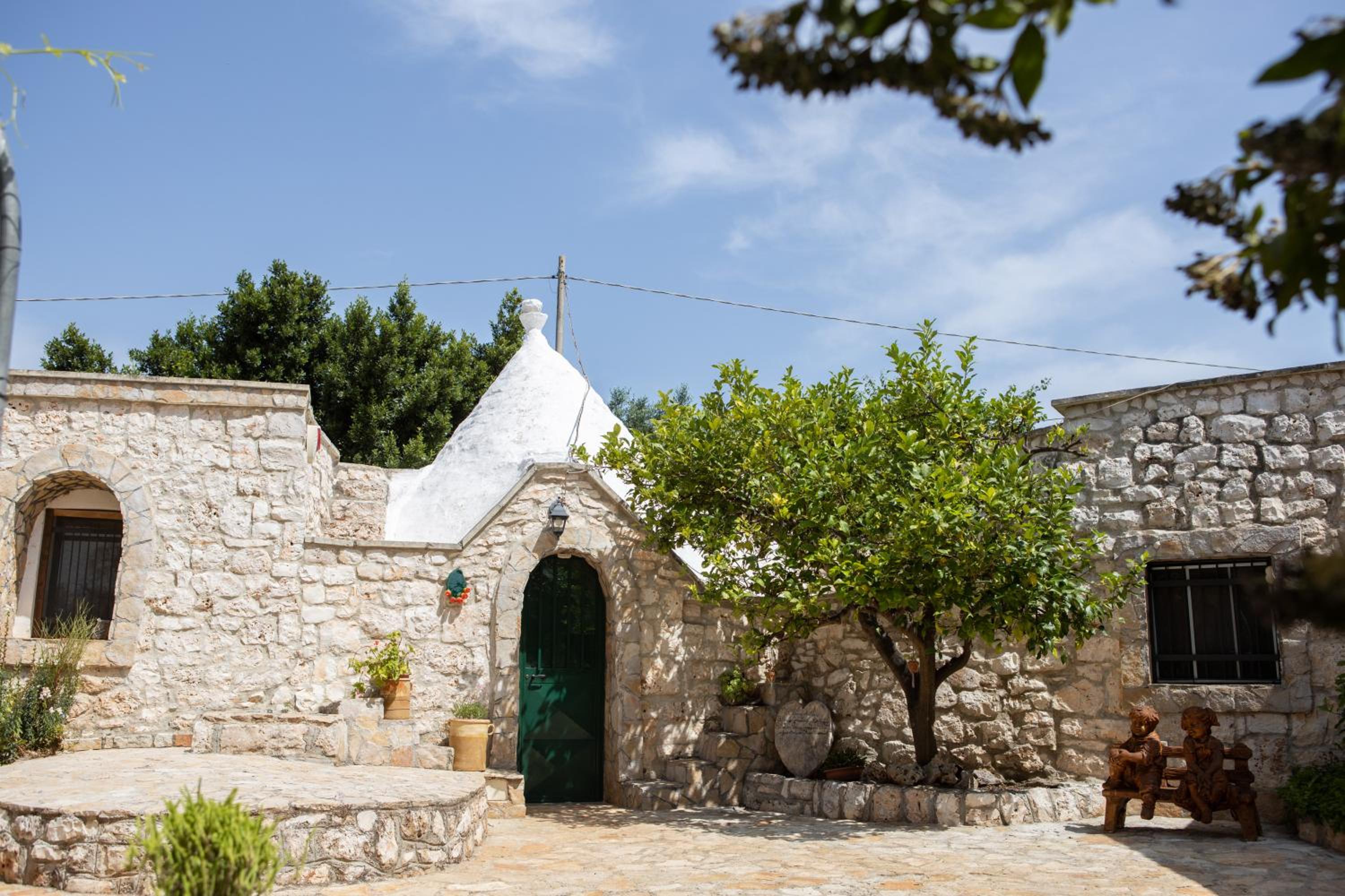 trullo nonna netta con piscina idromassaggio e area giochi