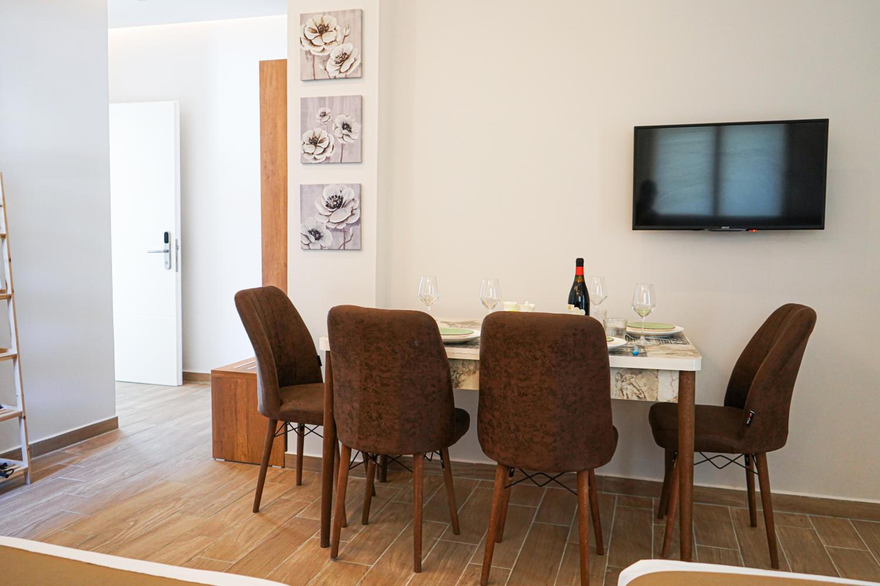 DelMar Apartments