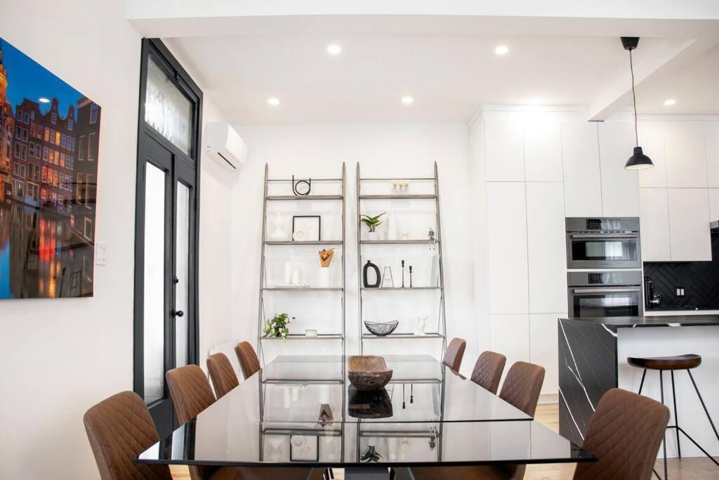 Upscale 3-Bedroom Entire Unit in the Trendy Plateau Mont-Royal featuring A Magazine-Worthy Kitchen & Opulent Living Spaces - Apt 1