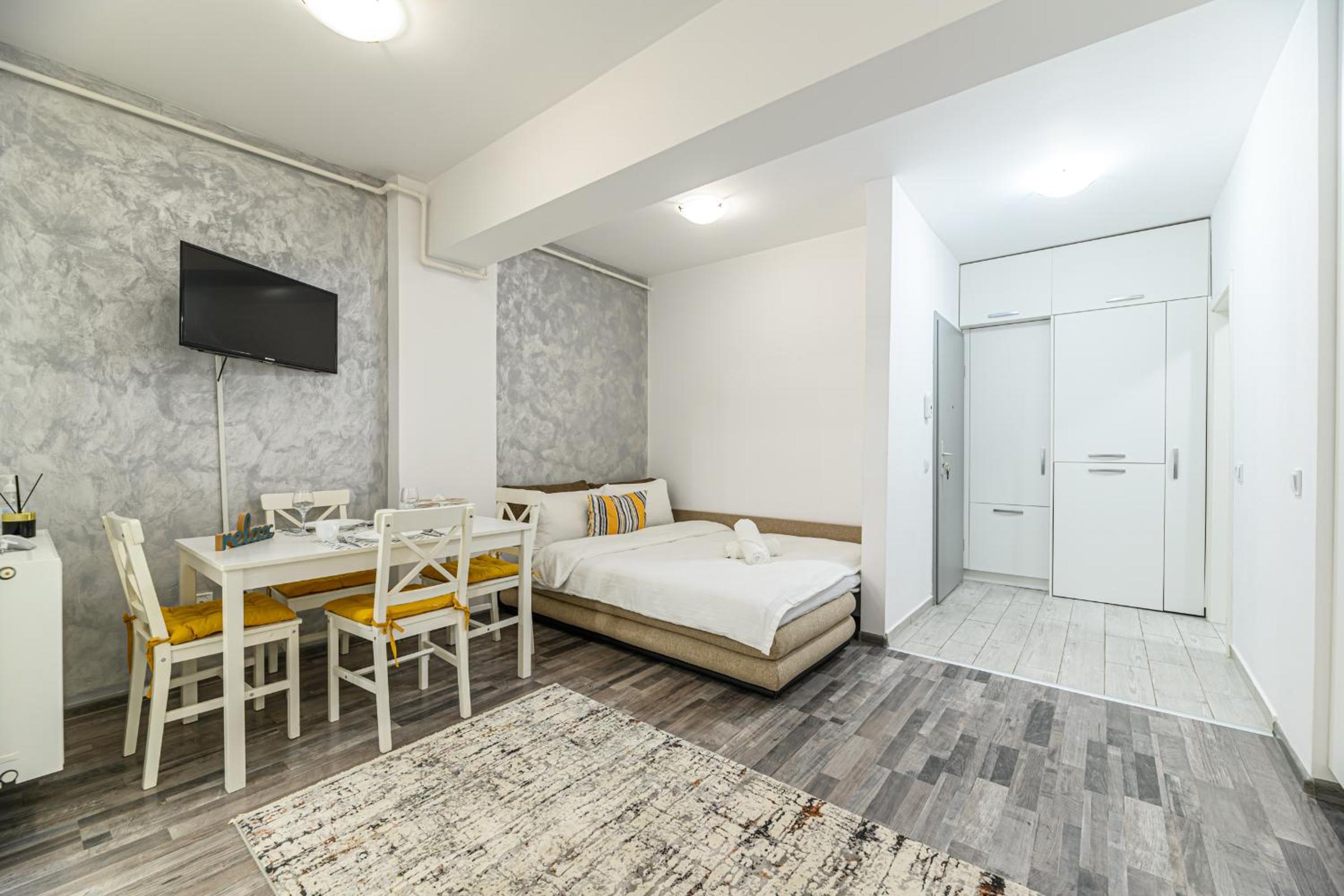 CH Apartments Coresi view 5
