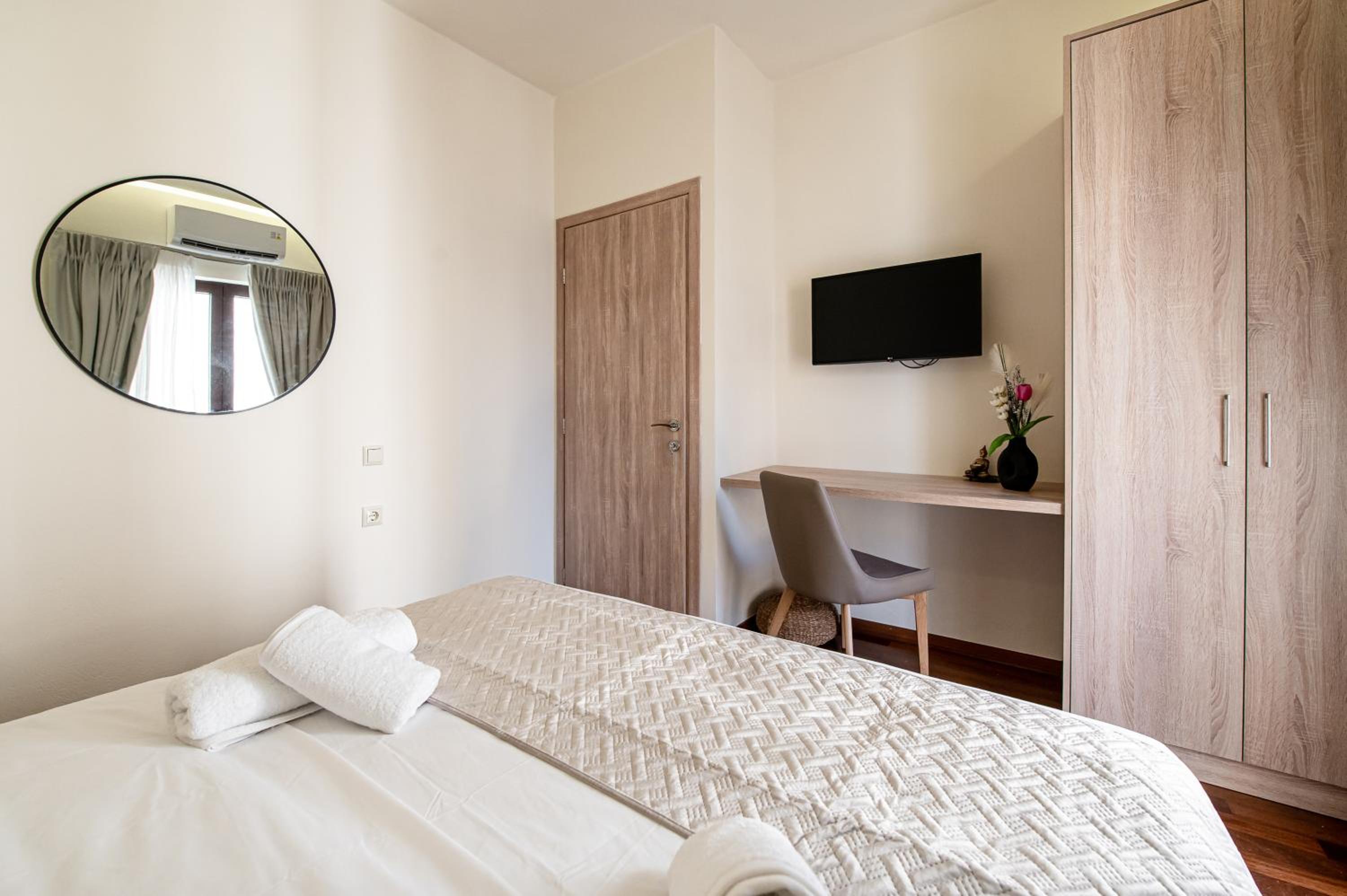 Katerina's Luxury Seaview Suite in City Center photo 4