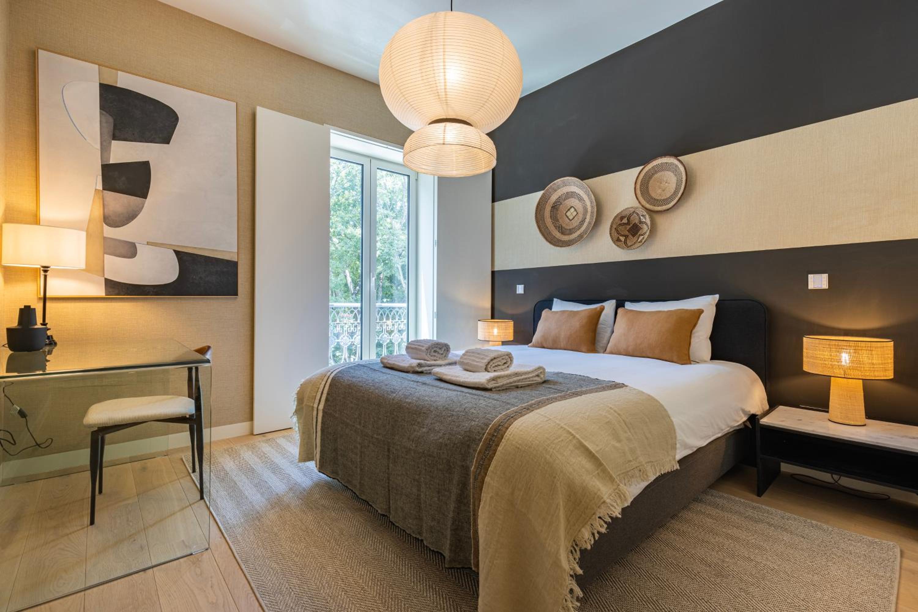 Liberdade Elegance W/Rooftop Pool by LovelyStay view 4