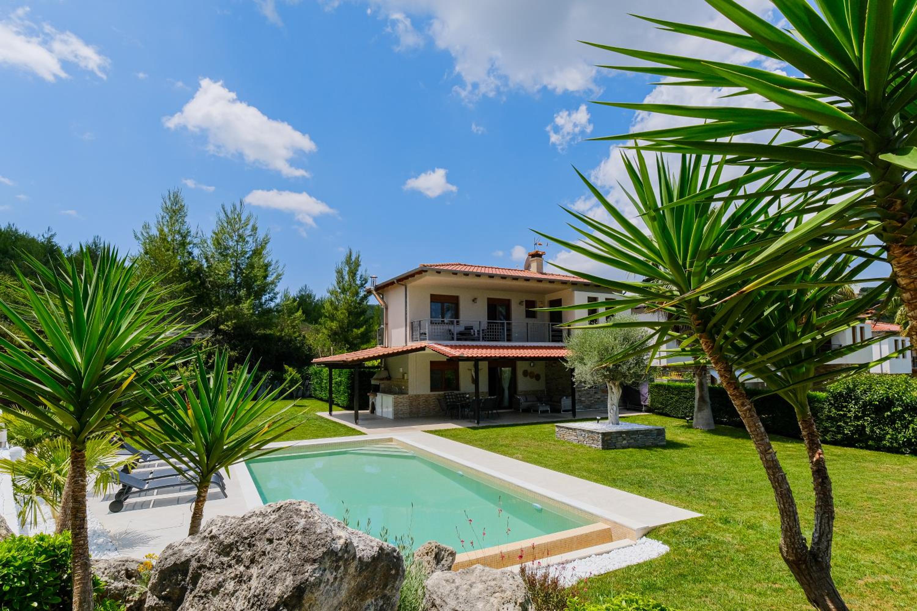 Hotel Palmera Pool Villa - Image 1