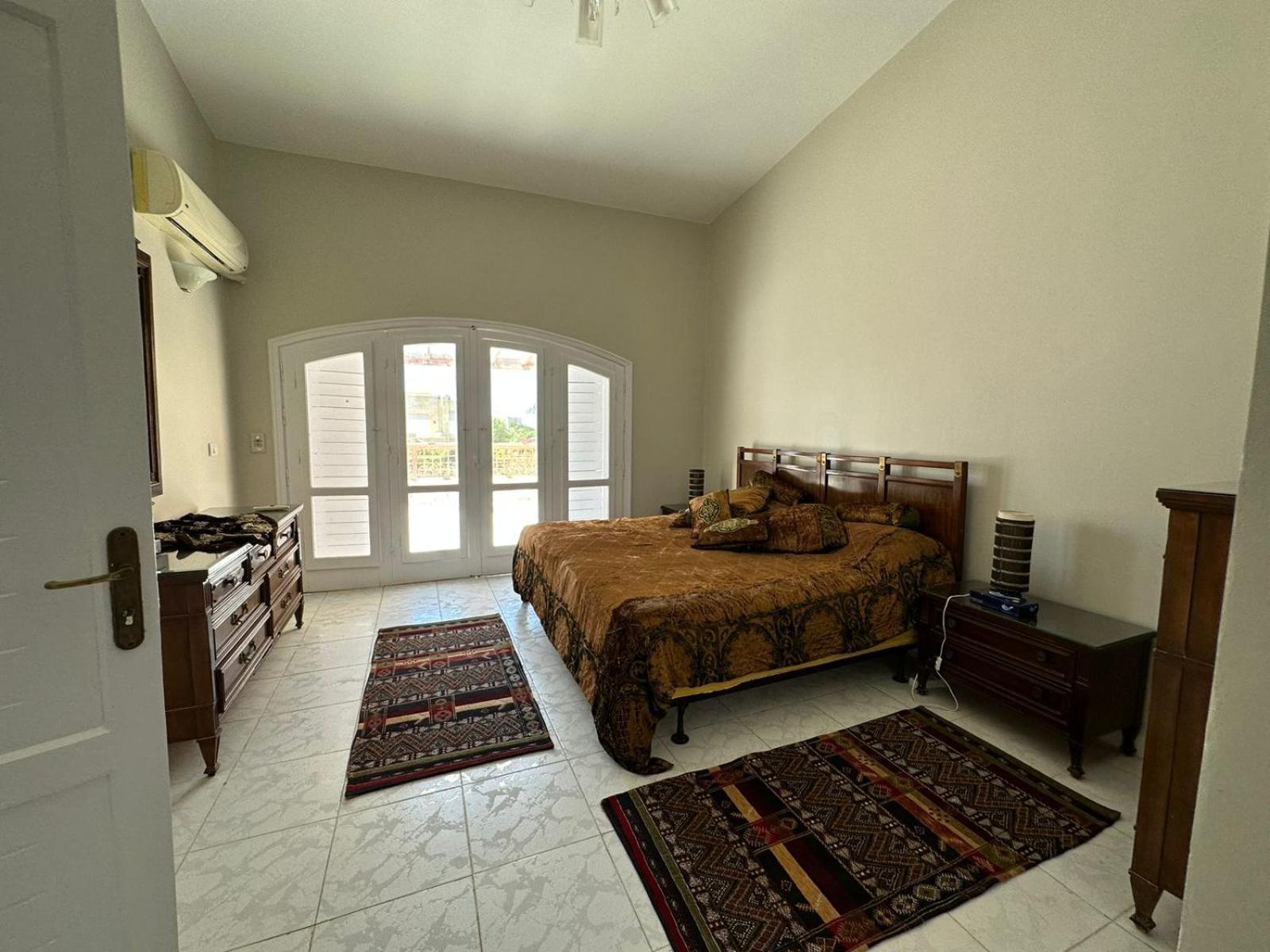 Marina 7 4BR Villa lake view view 3