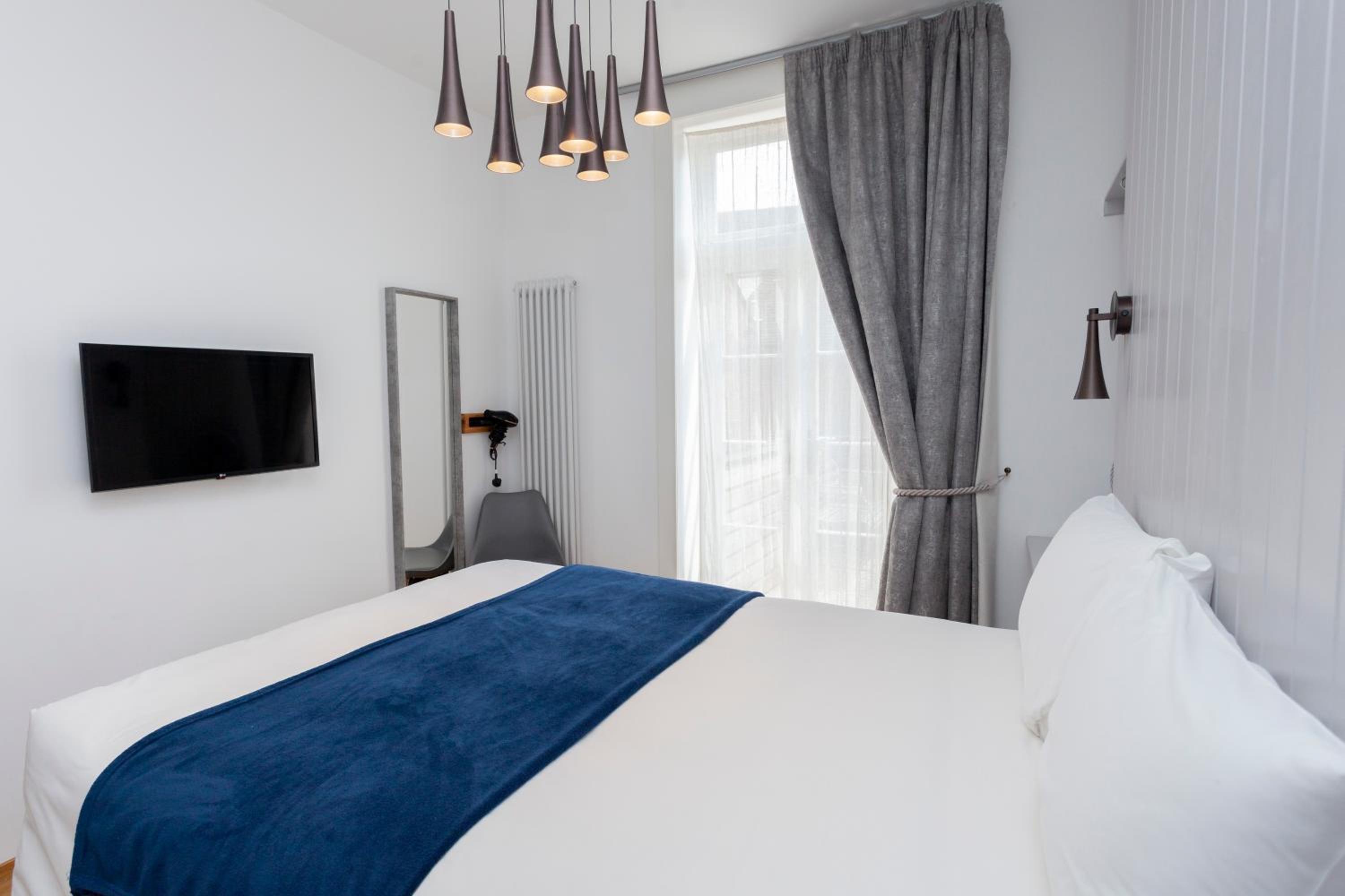 Apartment 4 at Number 8 in City centre with kitchenette view 3