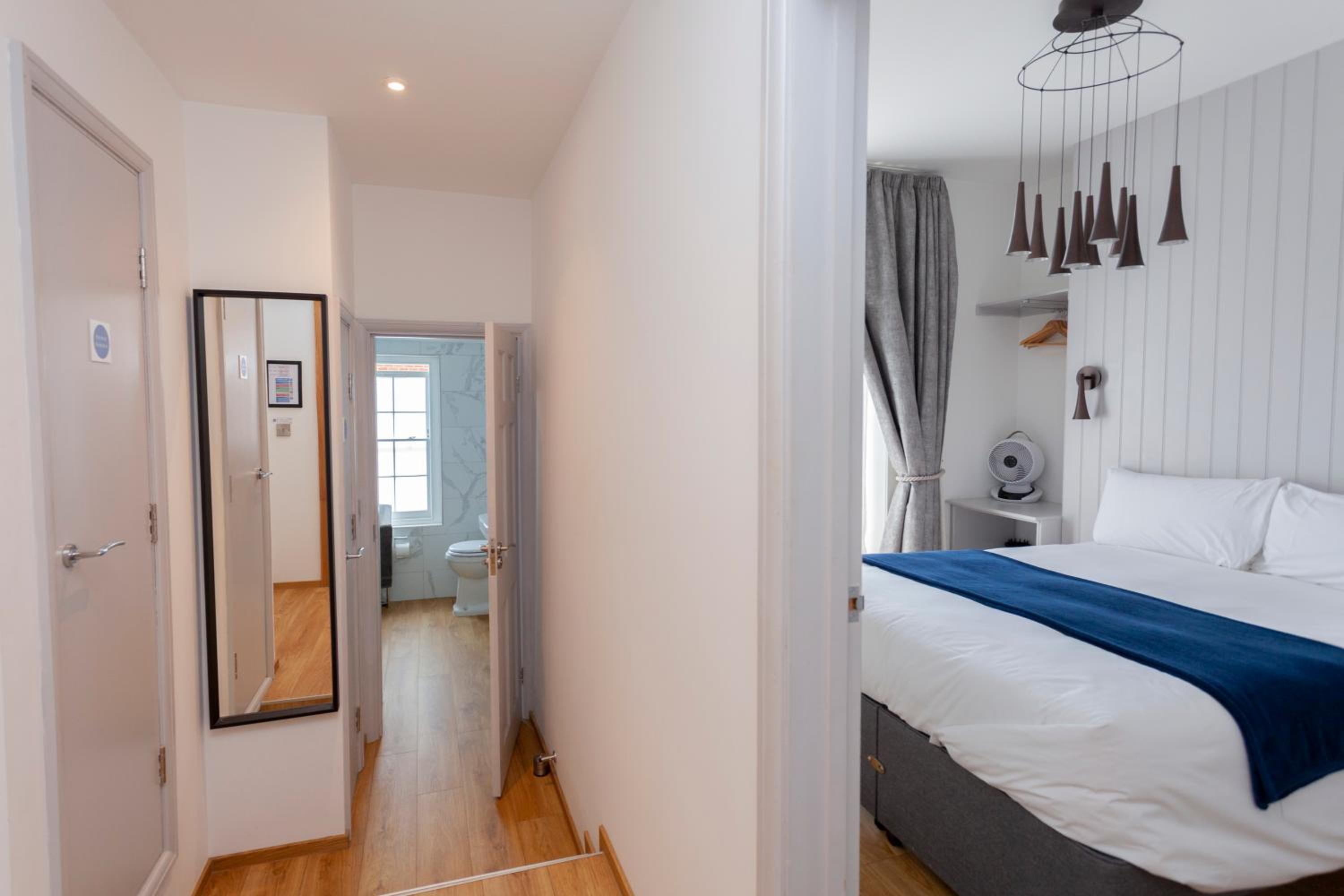Apartment 4 at Number 8 in City centre with kitchenette view 4