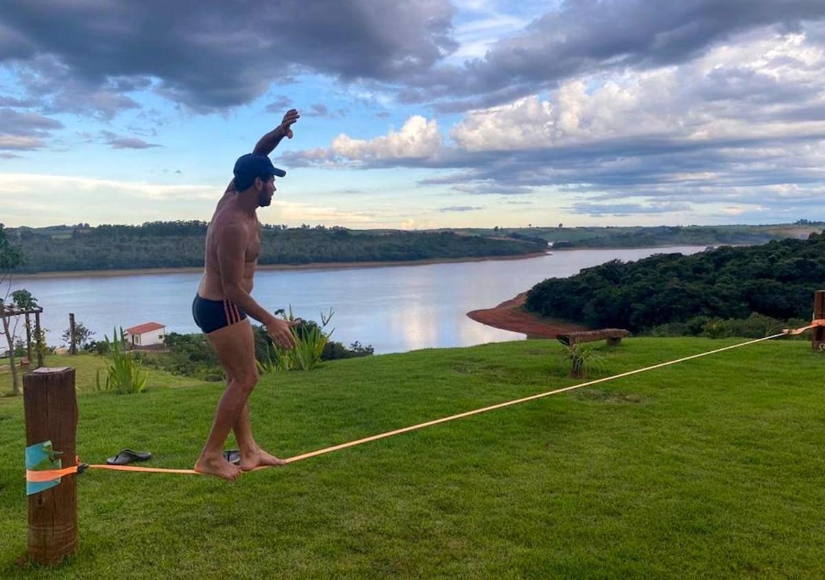 Casa em ponto turístico de Carrancas, com PISCINA, VISTA de Cinema, 3 Suítes, cozinha EQUIPADA, NATUREZA exuberante, acesso à represa