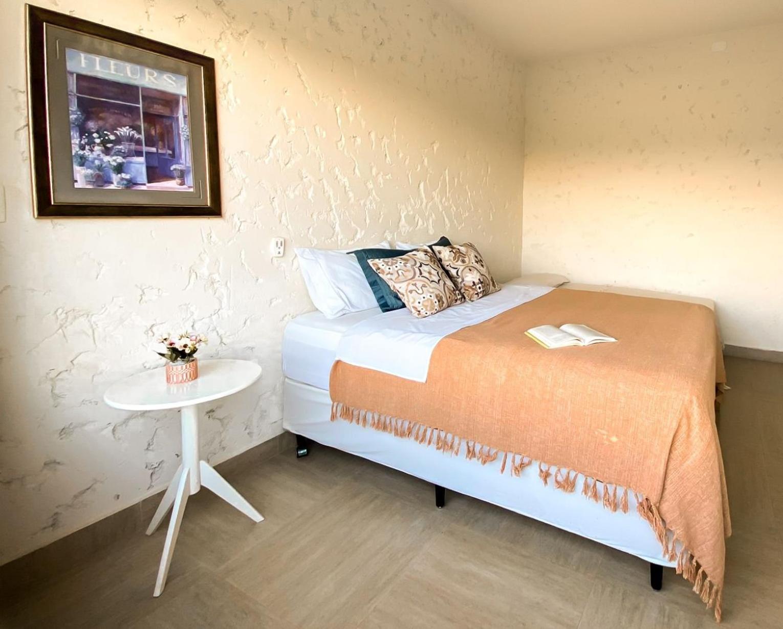 Casa em ponto turístico de Carrancas, com PISCINA, VISTA de Cinema, 3 Suítes, cozinha EQUIPADA, NATUREZA exuberante, acesso à represa