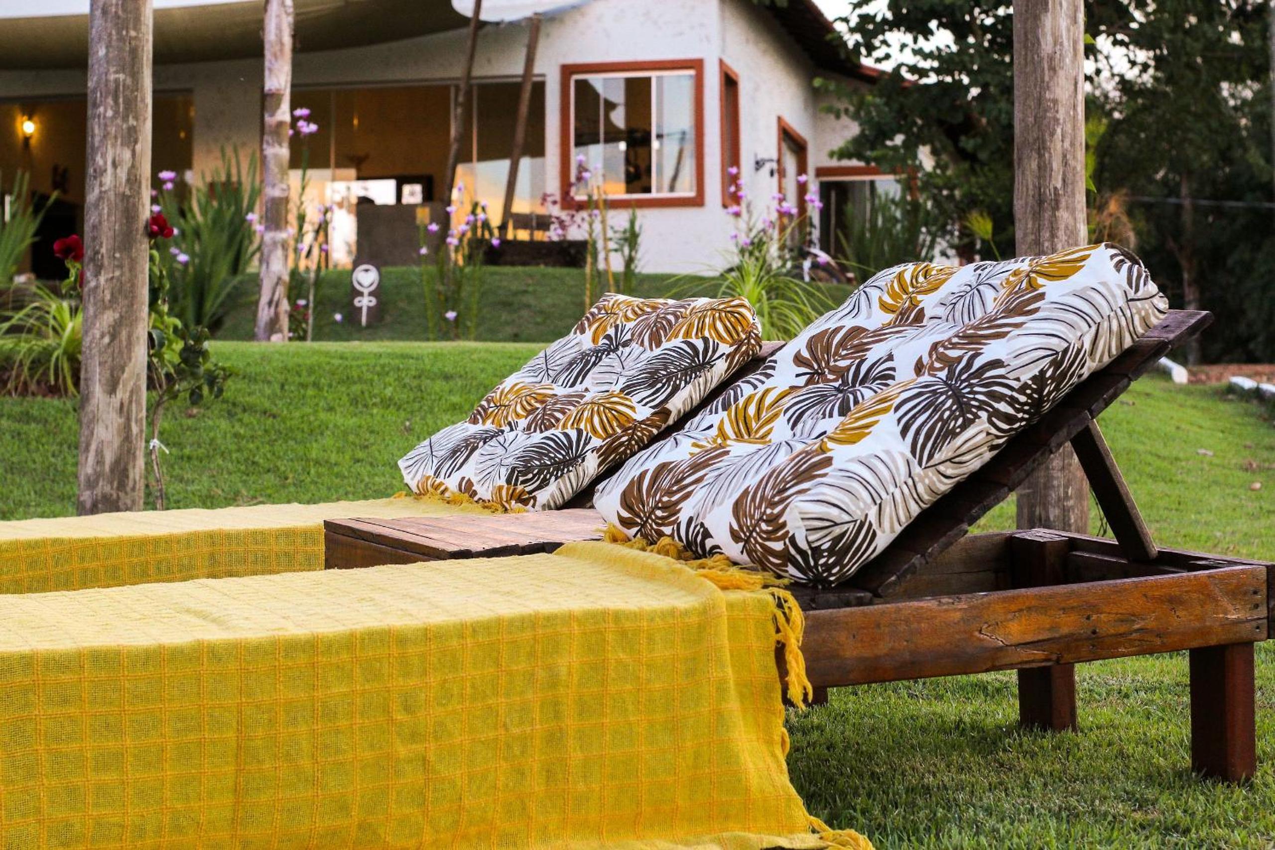 Casa em ponto turístico de Carrancas, com PISCINA, VISTA de Cinema, 3 Suítes, cozinha EQUIPADA, NATUREZA exuberante, acesso à represa