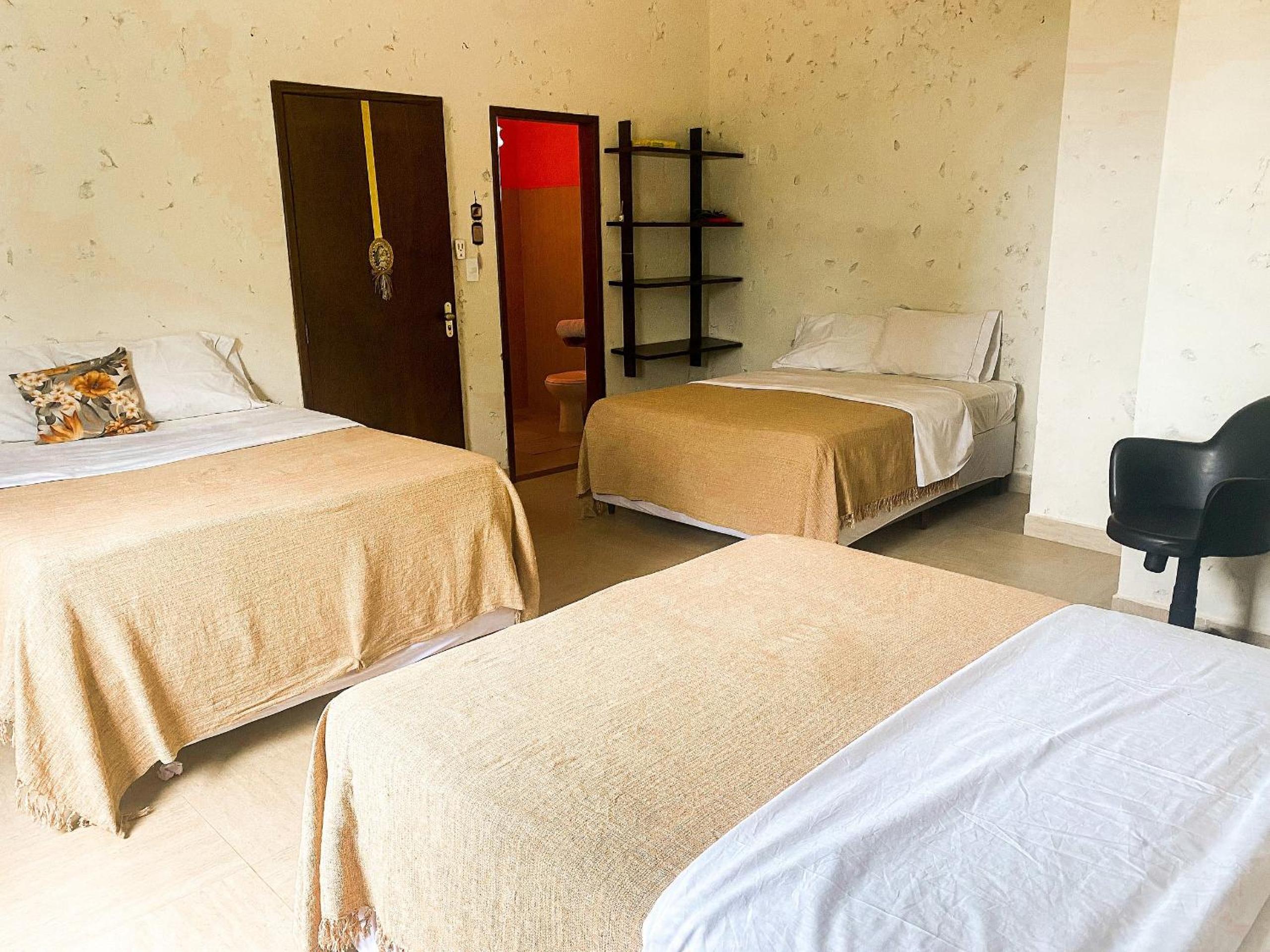 Casa em ponto turístico de Carrancas, com PISCINA, VISTA de Cinema, 3 Suítes, cozinha EQUIPADA, NATUREZA exuberante, acesso à represa