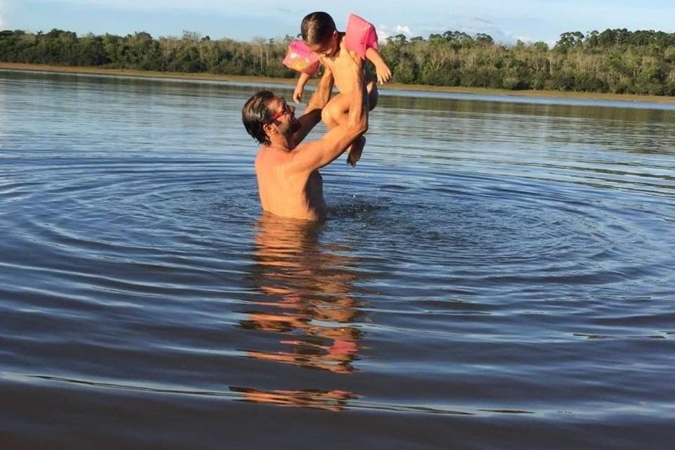 Casa em ponto turístico de Carrancas, com PISCINA, VISTA de Cinema, 3 Suítes, cozinha EQUIPADA, NATUREZA exuberante, acesso à represa