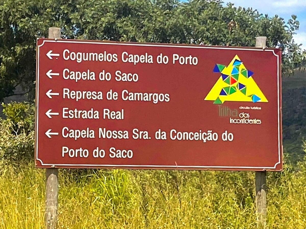 Casa em ponto turístico de Carrancas, com PISCINA, VISTA de Cinema, 3 Suítes, cozinha EQUIPADA, NATUREZA exuberante, acesso à represa