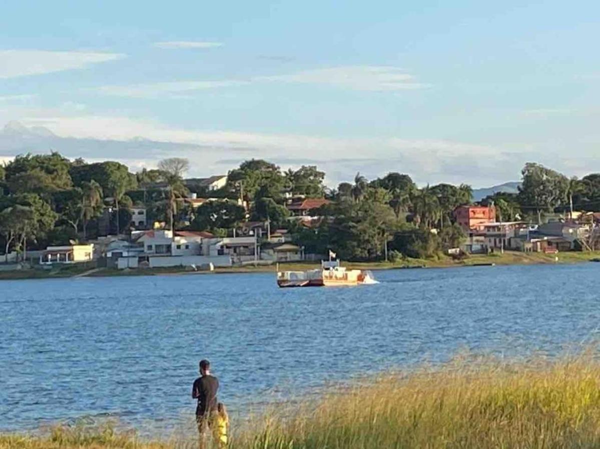 Casa em ponto turístico de Carrancas, com PISCINA, VISTA de Cinema, 3 Suítes, cozinha EQUIPADA, NATUREZA exuberante, acesso à represa