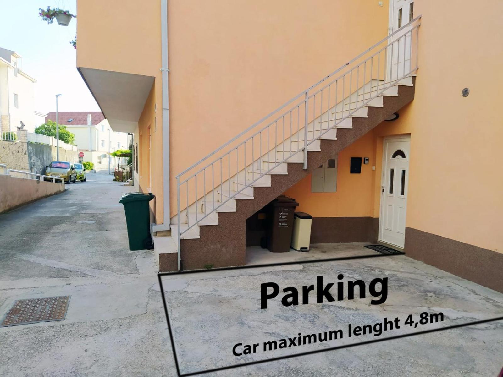 Julia's beautiful apartment for 6 with parking view 2