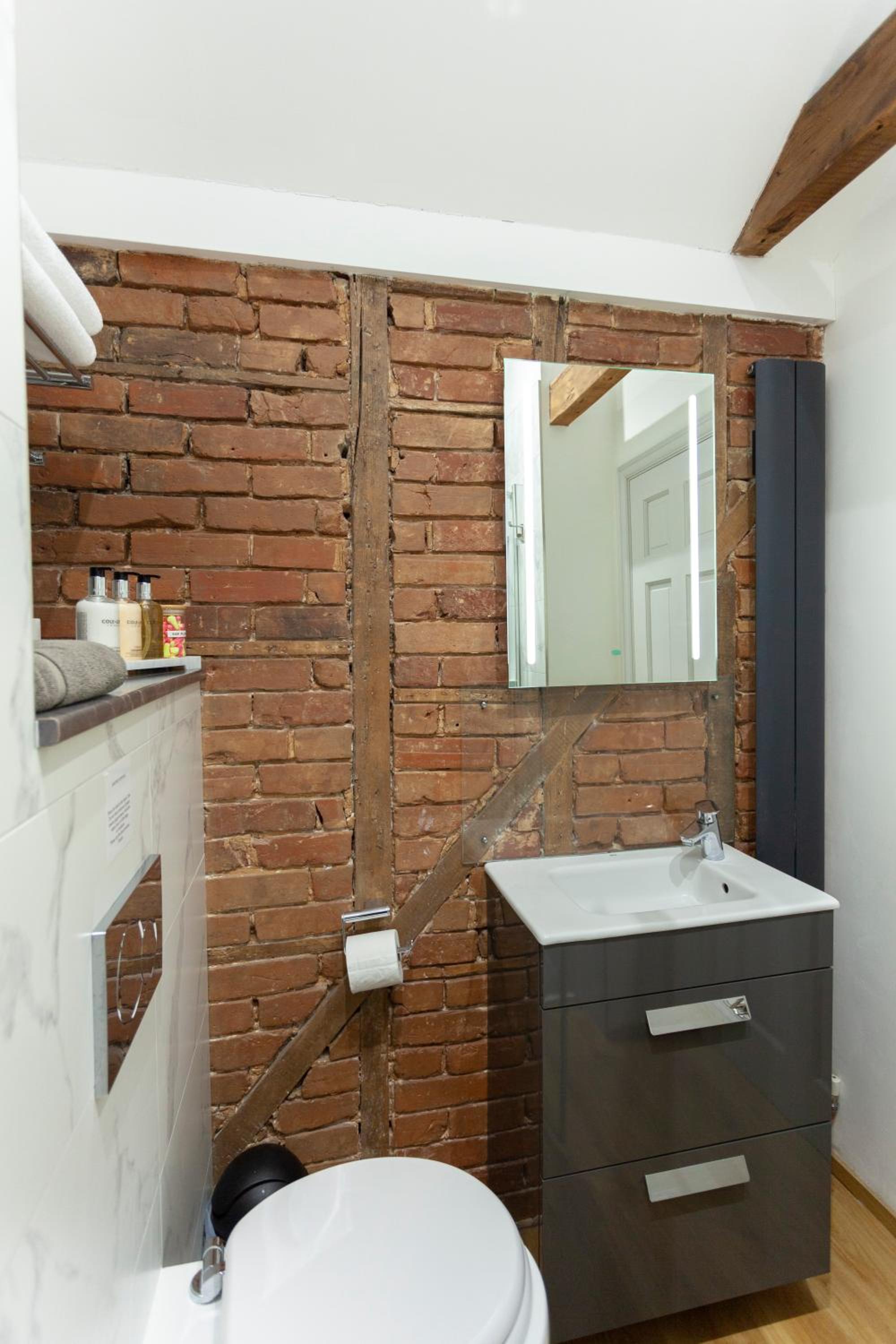 Apartment 5 at Number 8: 1 bedroom, sofa bed in lounge, kitchenette & walk-in shower view 5