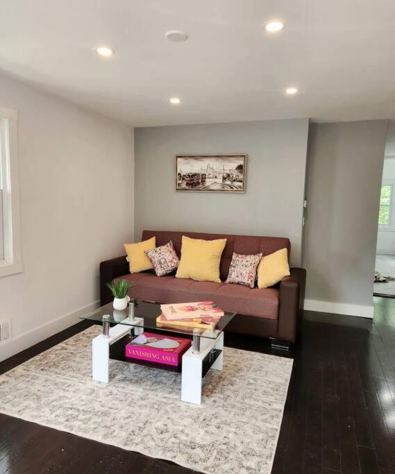 Entire Modern 1 Fam house/ 7 min walk to NYC Train view 4