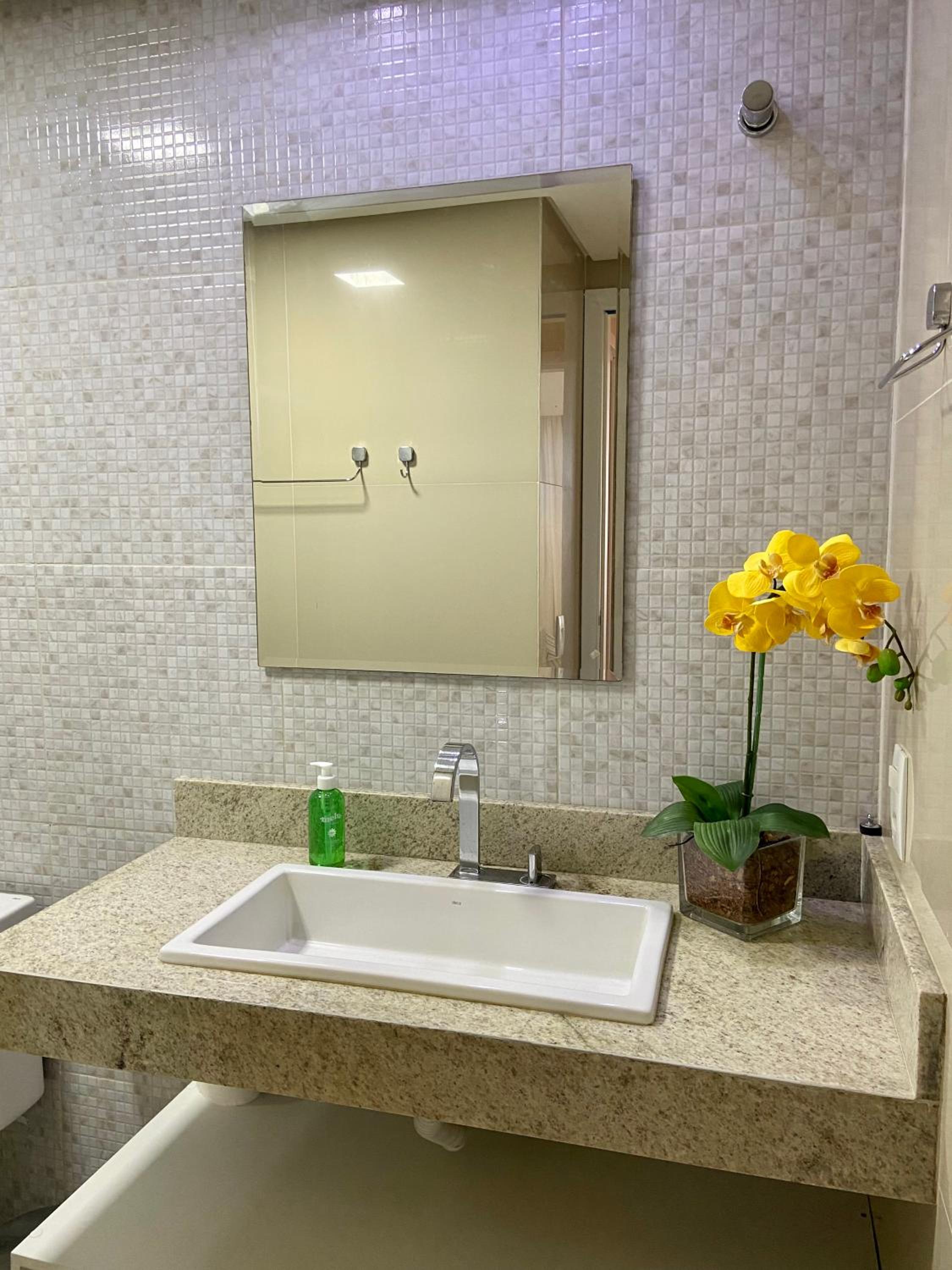 Apartamento confortável, localização extra -recepção 24h- Varanda com vista panorâmica