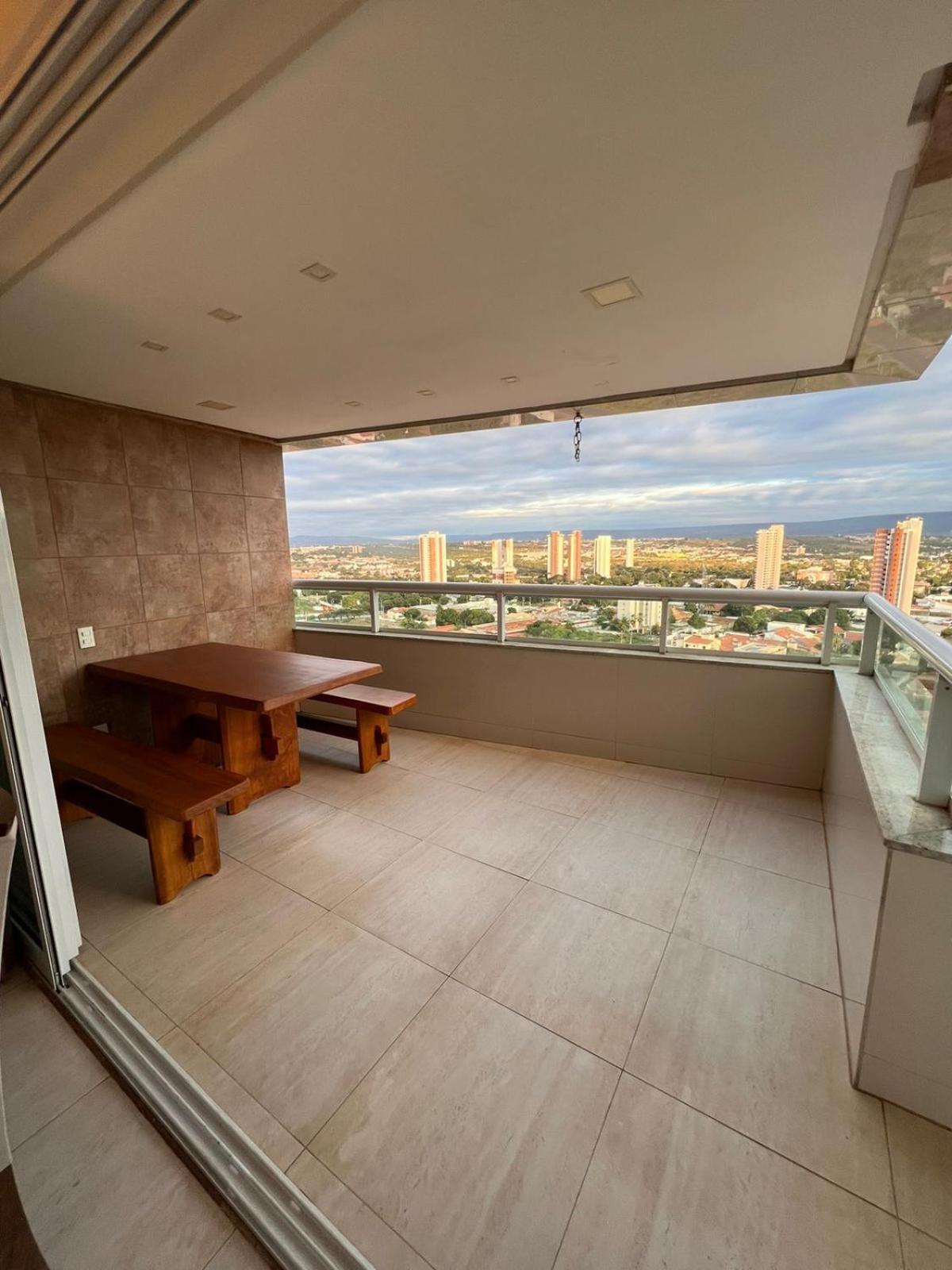 Apartamento confortável, localização extra -recepção 24h- Varanda com vista panorâmica