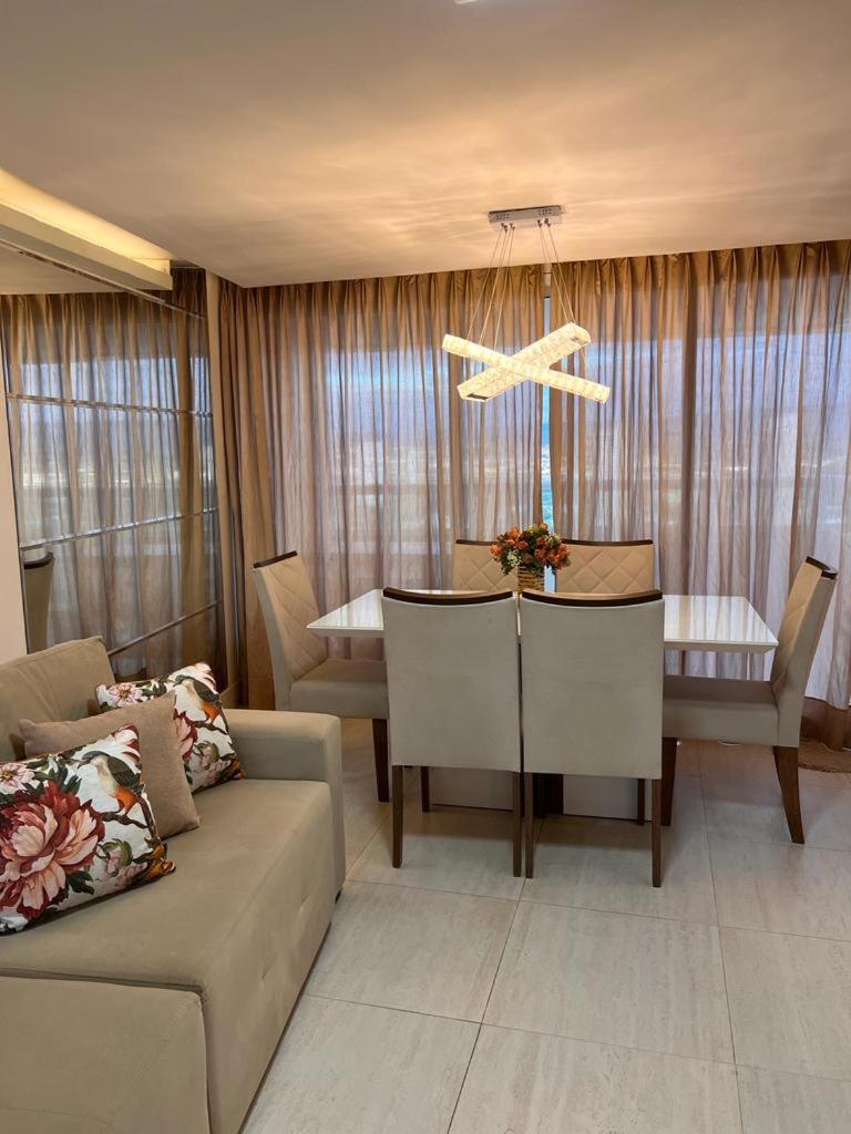 Apartamento confortável, localização extra -recepção 24h- Varanda com vista panorâmica