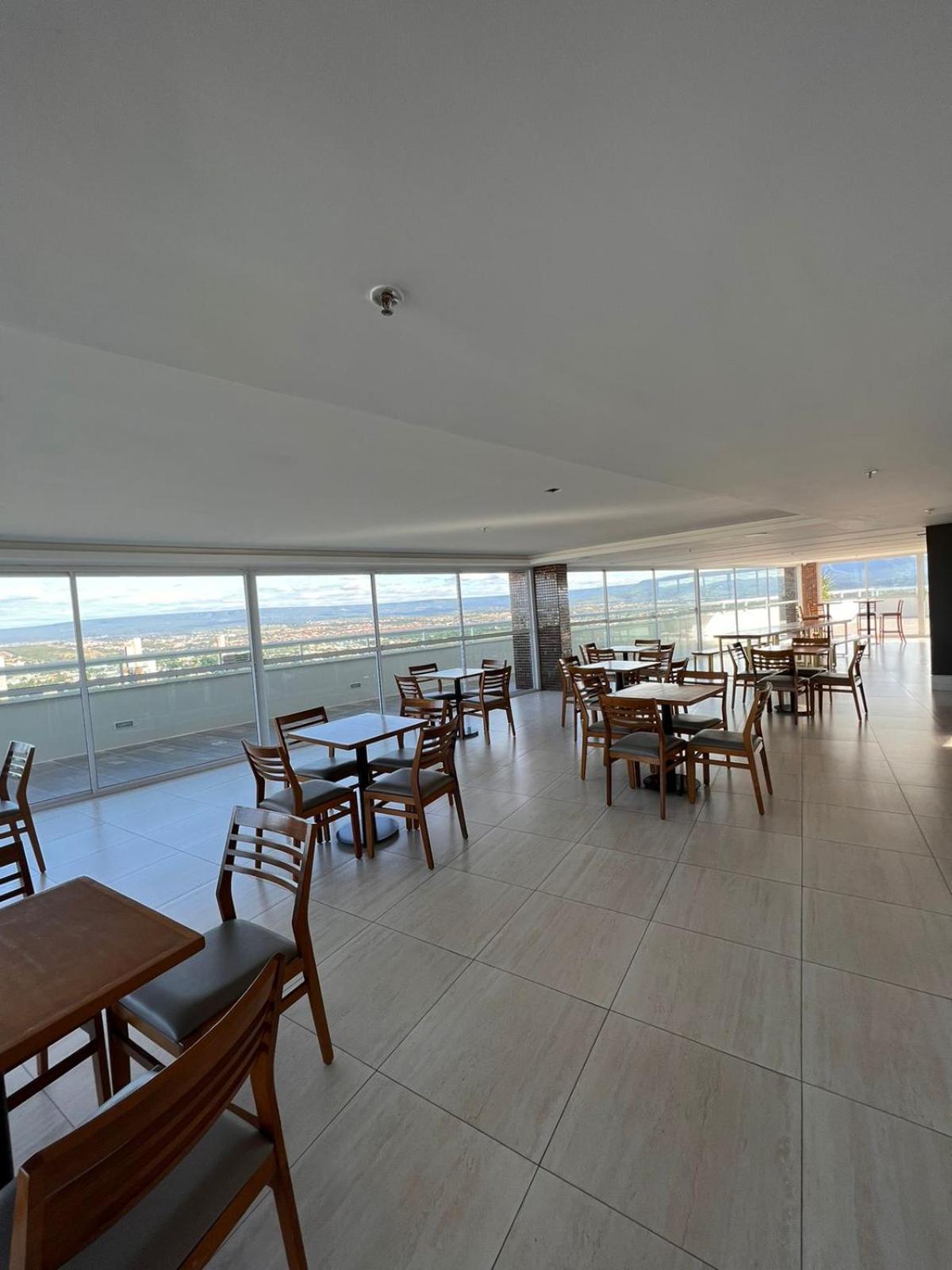 Apartamento confortável, localização extra -recepção 24h- Varanda com vista panorâmica