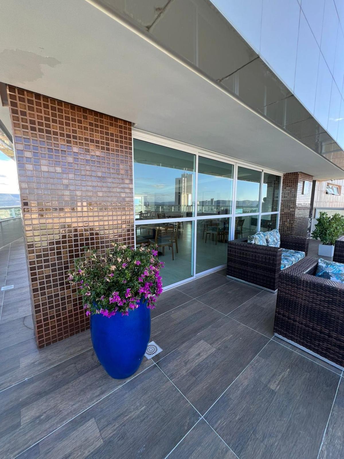 Apartamento confortável, localização extra -recepção 24h- Varanda com vista panorâmica