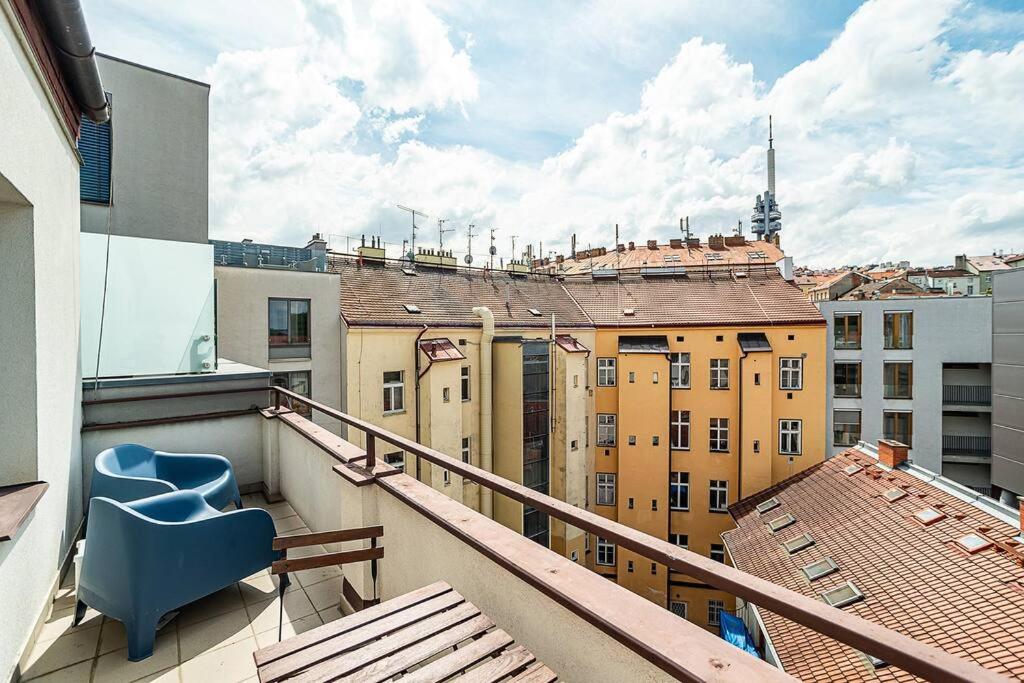 Cosy studio with terrace by tram