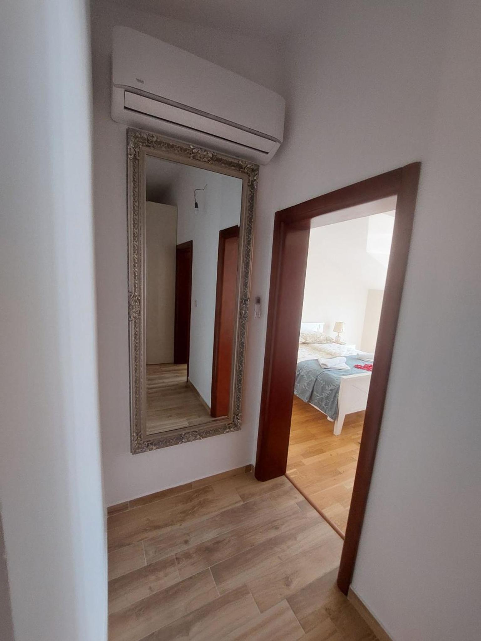 Deluxe Double Room with Garage FiS view 5