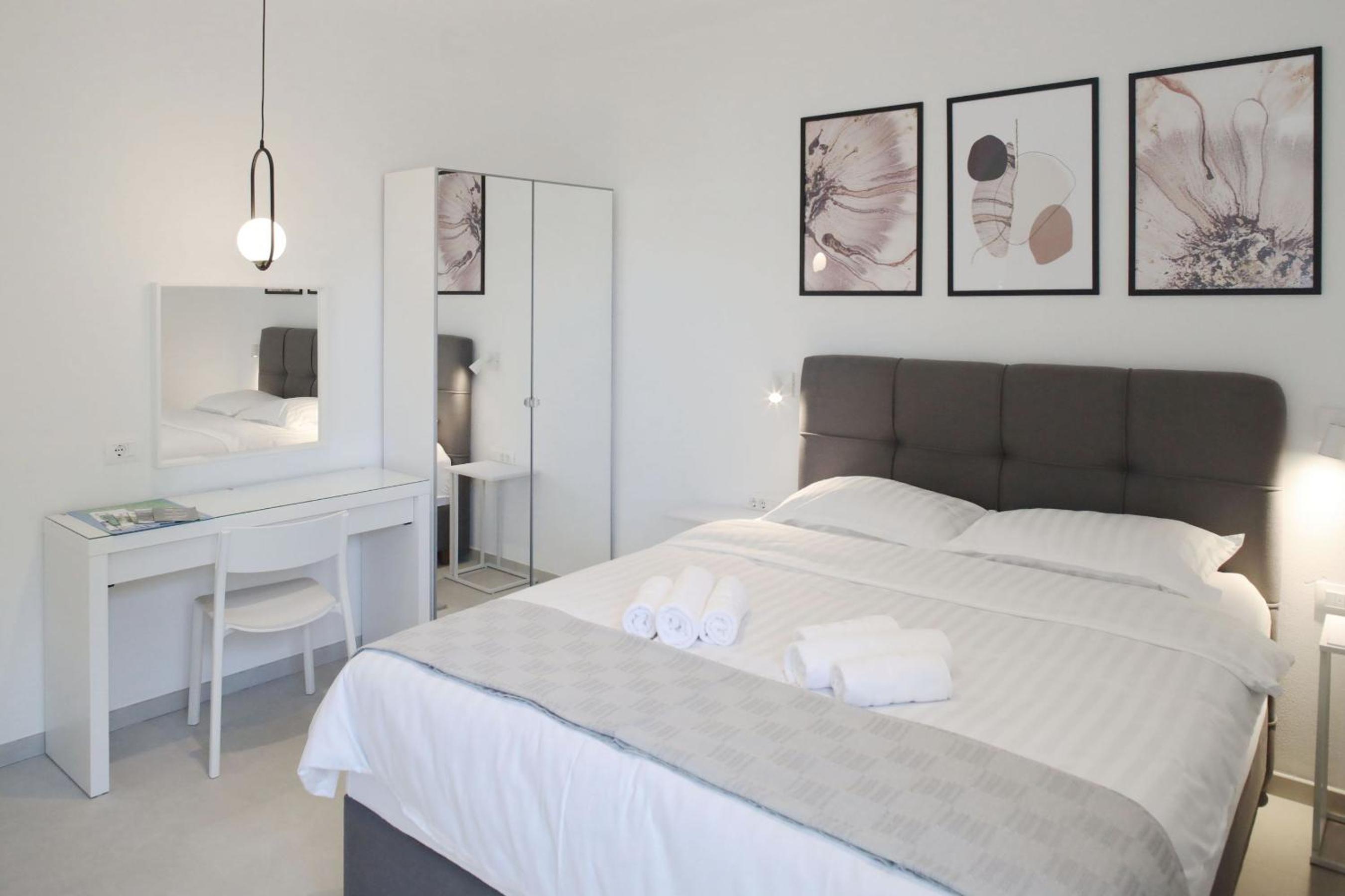 Apartments Maestral