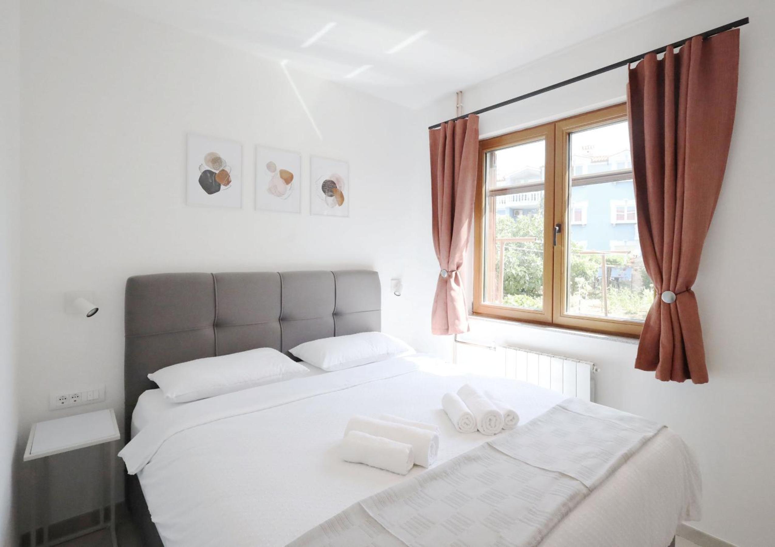 Apartments Maestral