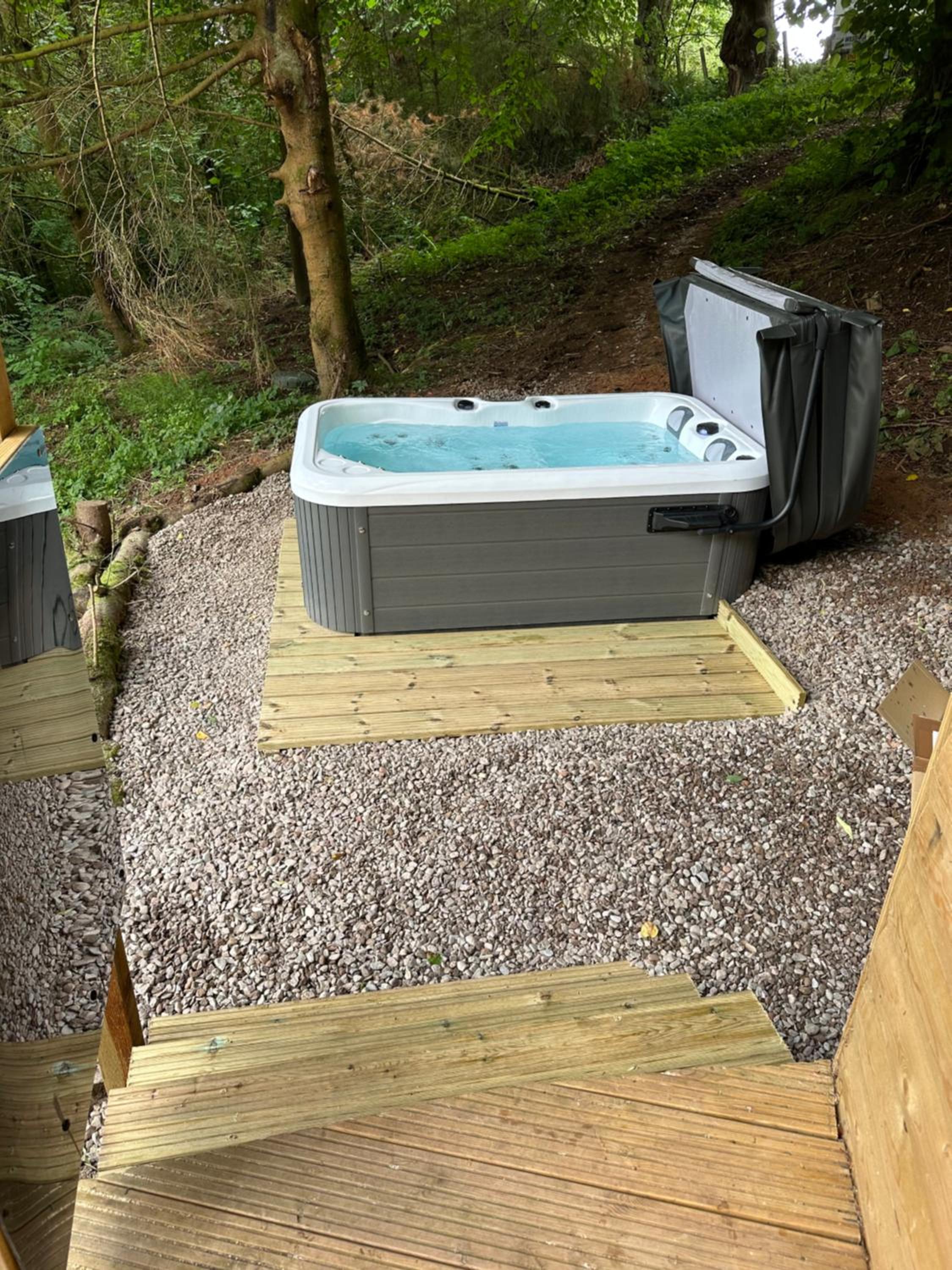Unique Orchard Lodge for couples with hot tub