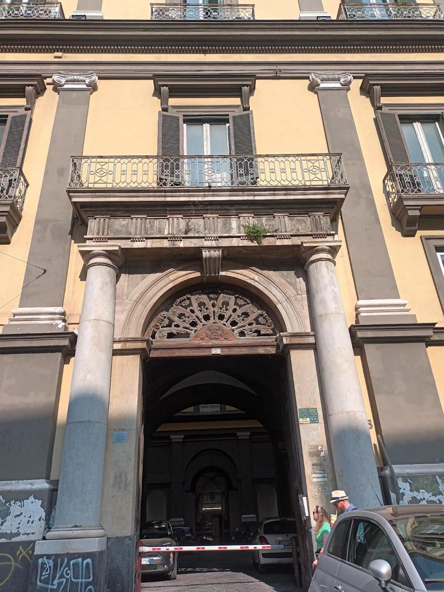 La finestra sul Vesuvio