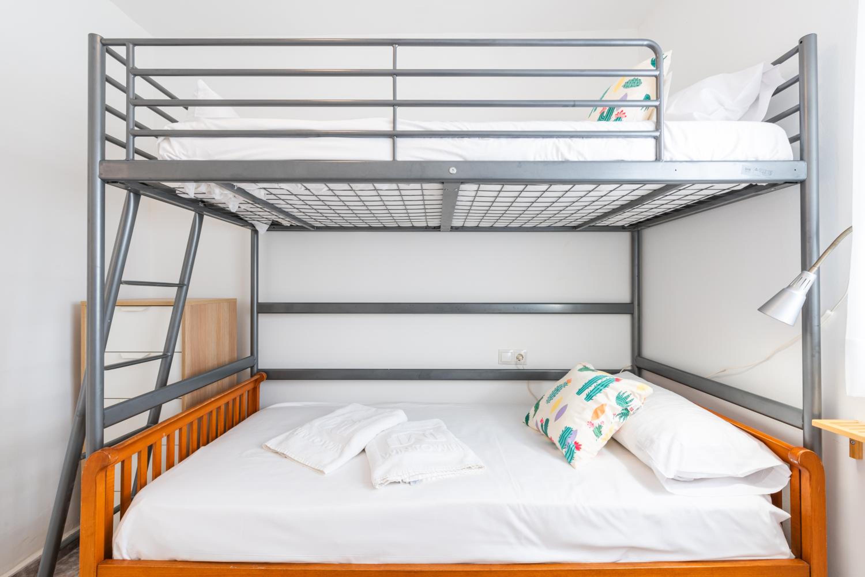 WintowinRentals Close to the beach, Private Terrace & Parking