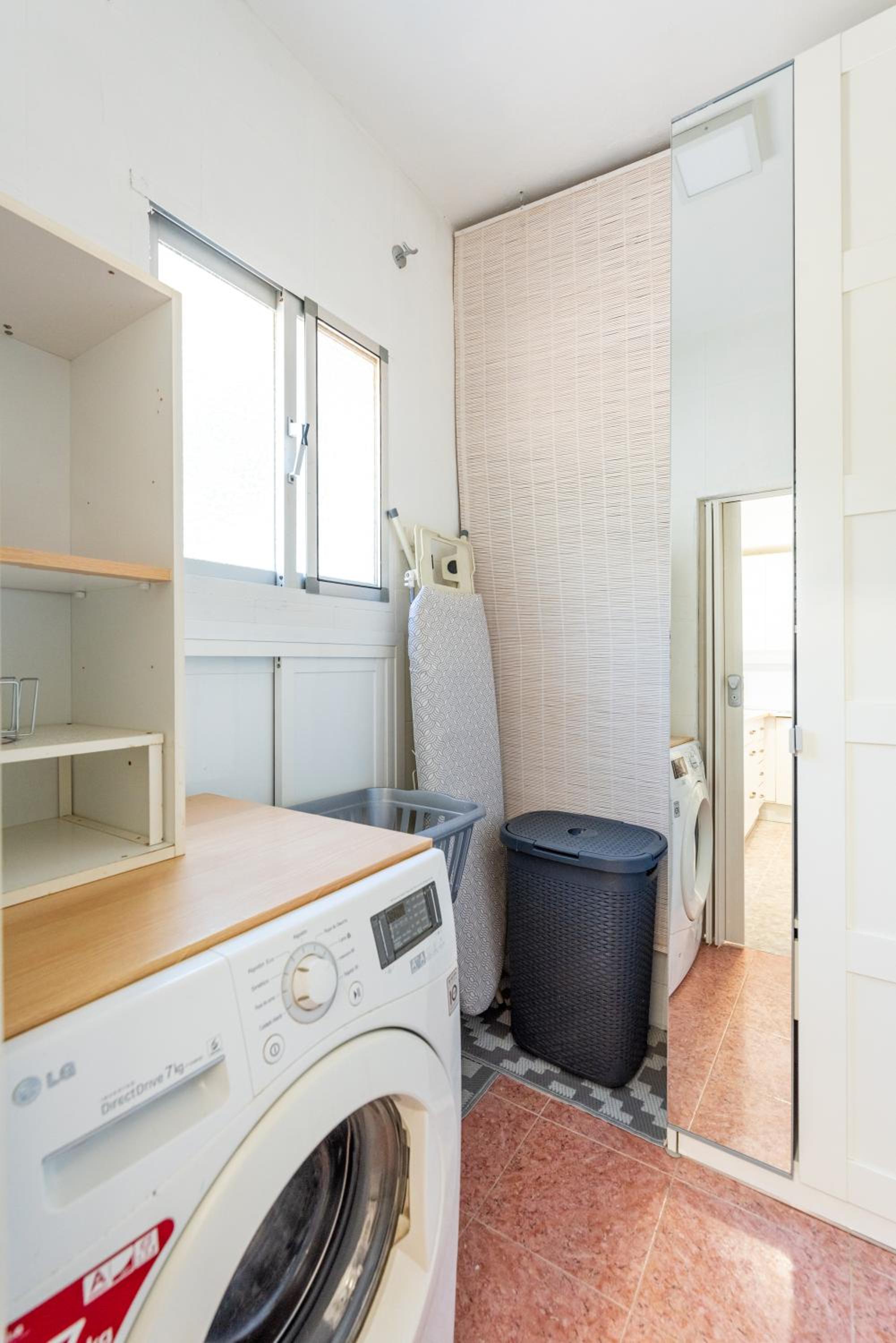 WintowinRentals Close to the beach, Private Terrace & Parking