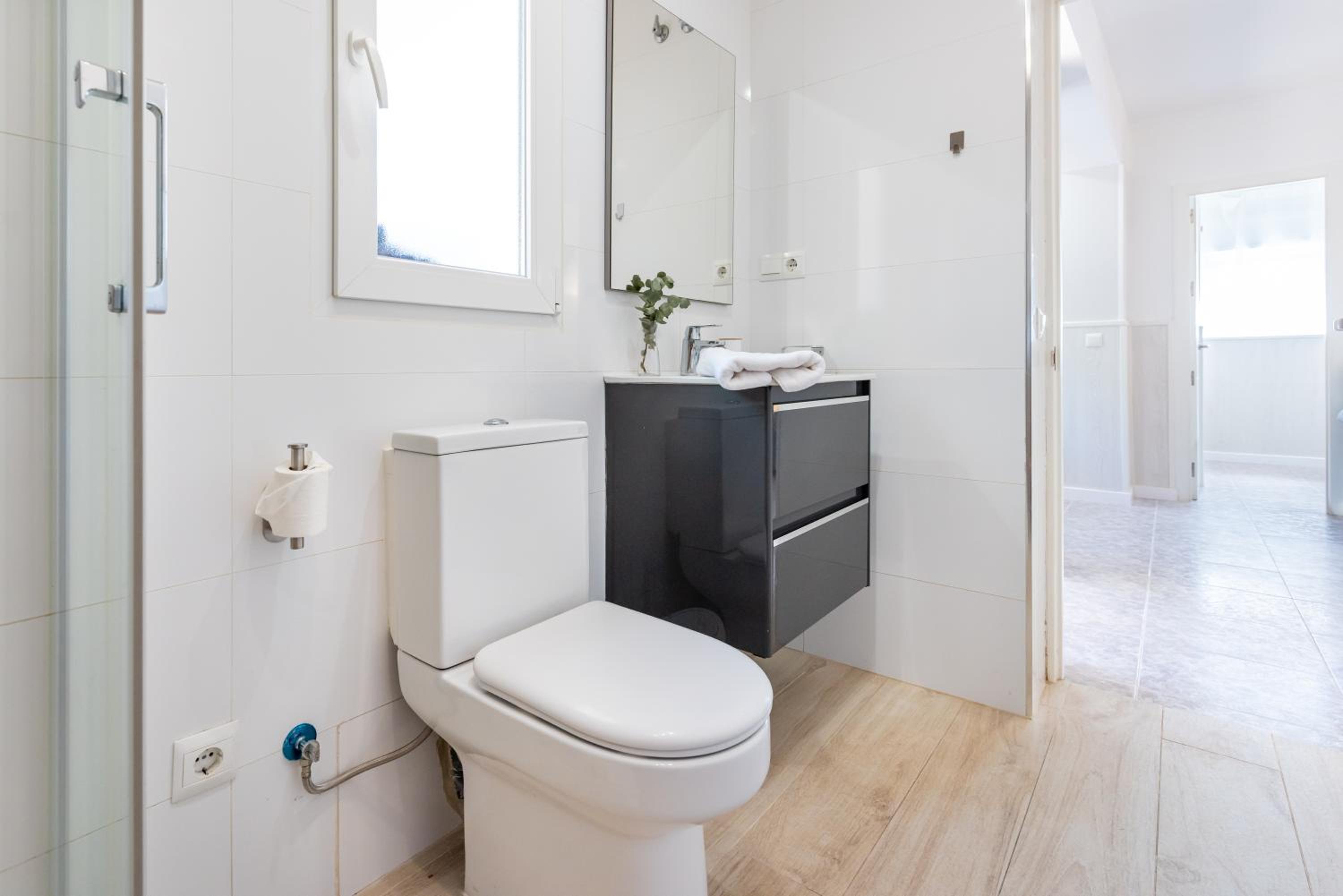 WintowinRentals Close to the beach, Private Terrace & Parking