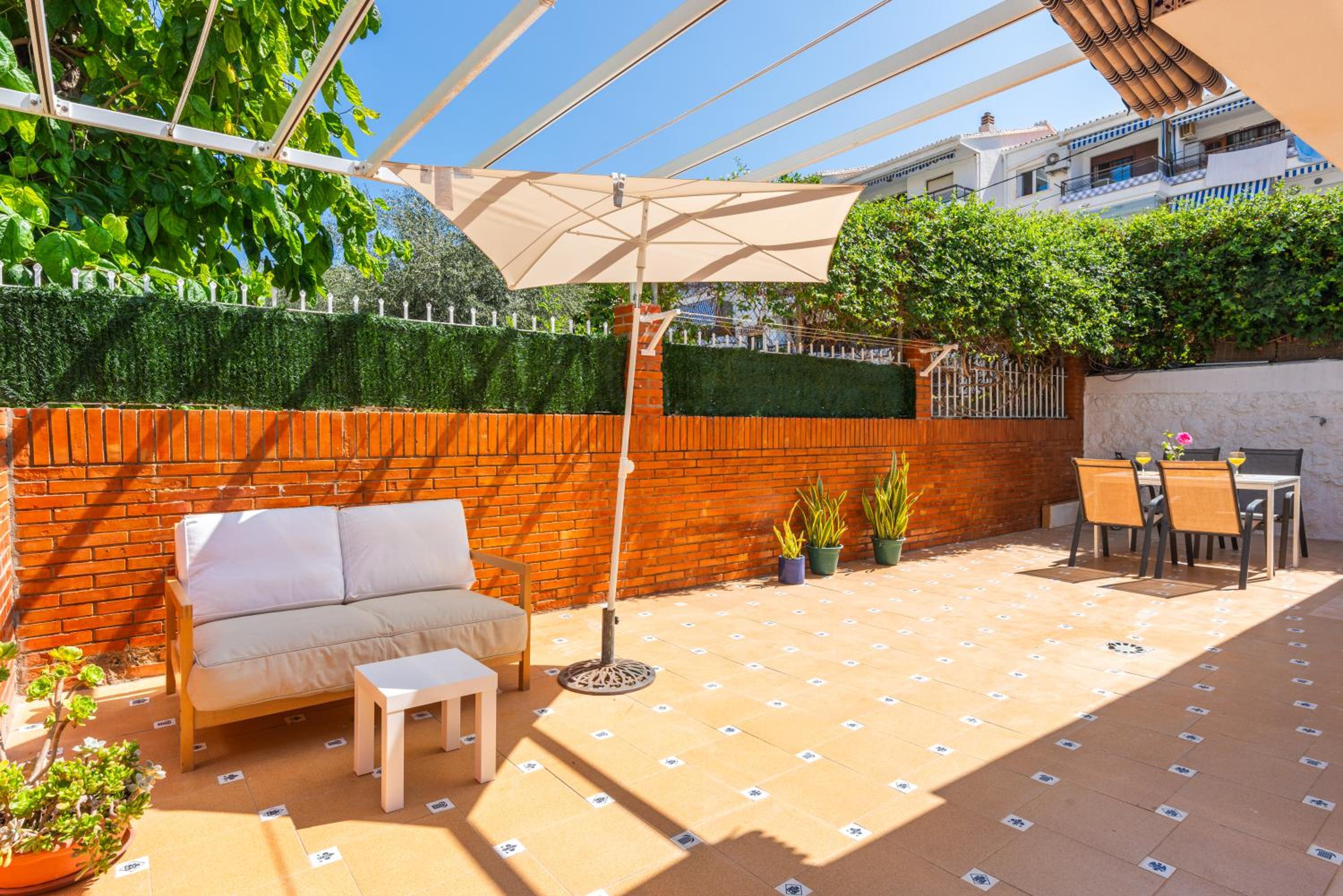 WintowinRentals Close to the beach, Private Terrace & Parking