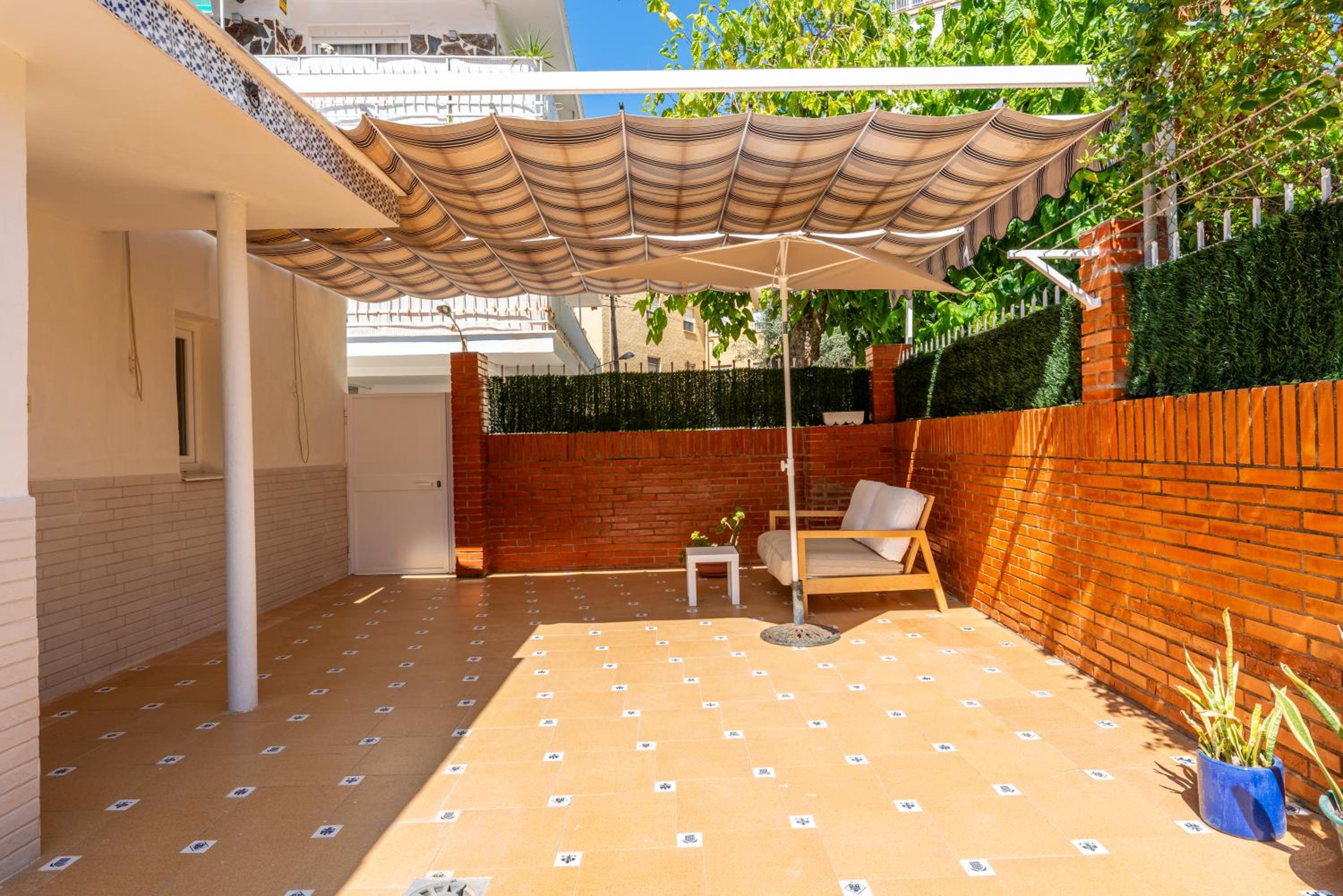 WintowinRentals Close to the beach, Private Terrace & Parking