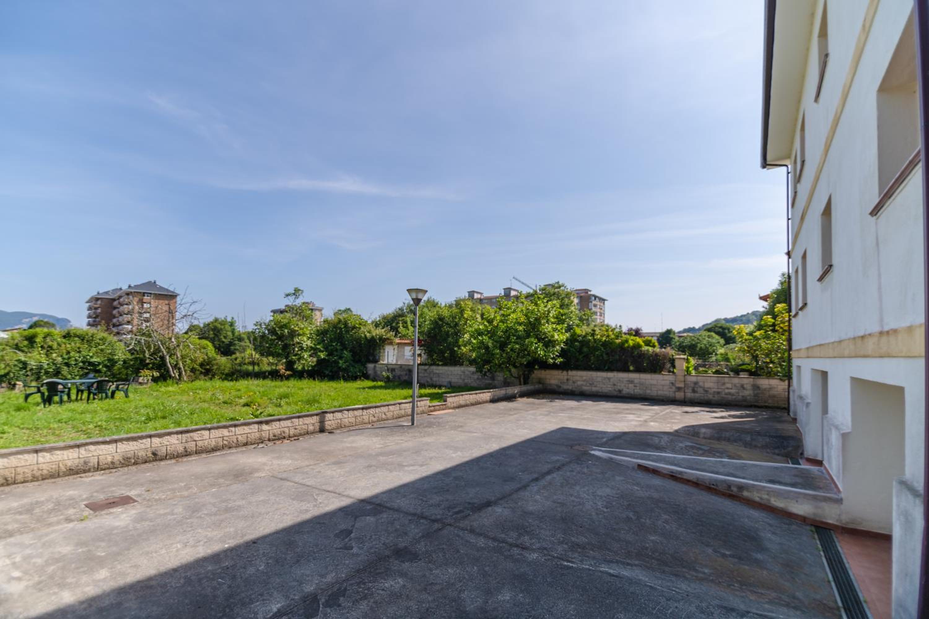 Apartamentos privados con jardín y barbacoa compartida en Laredo