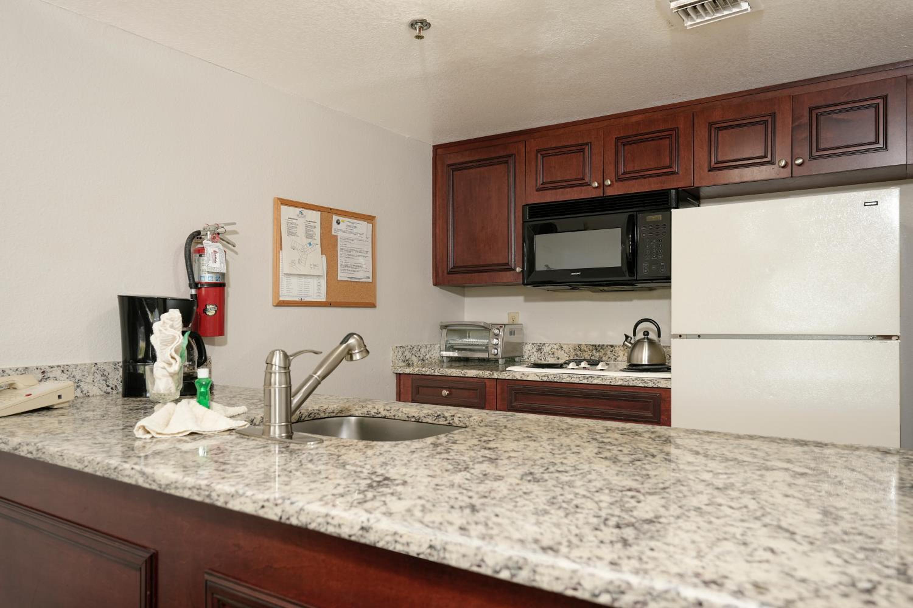 Parc Corniche Condominium Suites — photo 4